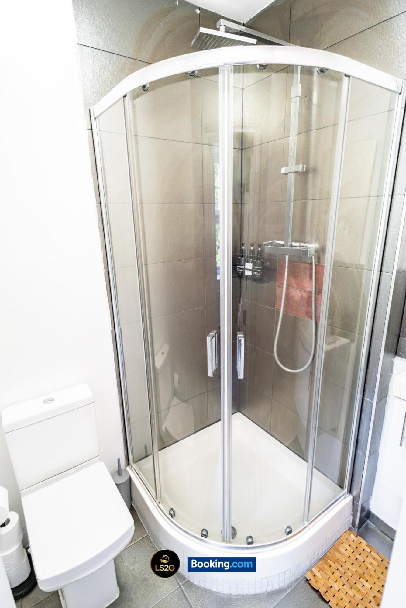 Amazing 3 Bedroom House By Ls2g Short Lets & Serviced Greater With Free Parking Hébergement de vacances Londres