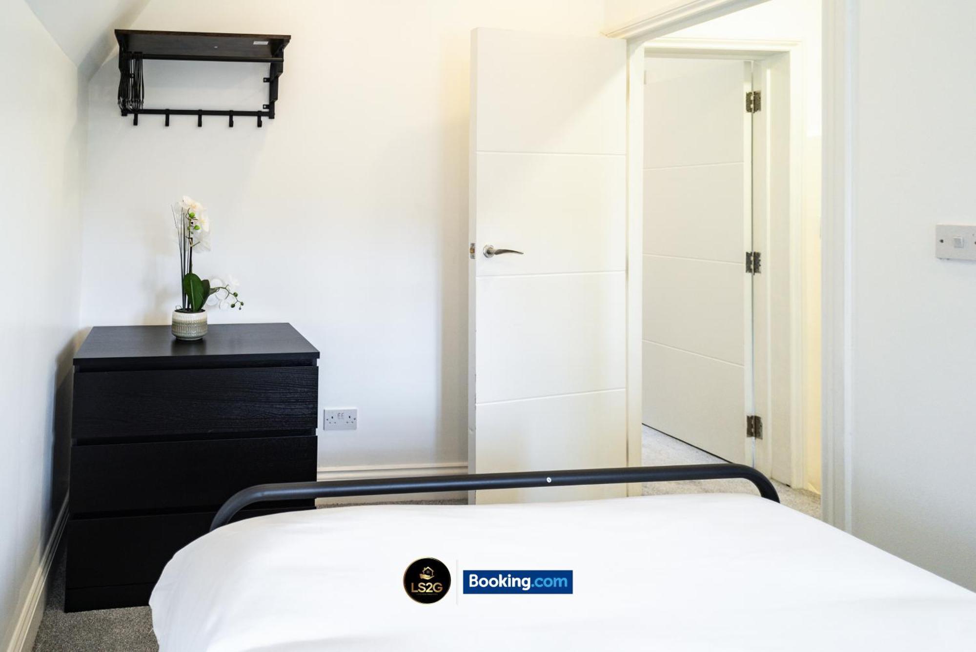 Amazing 3 Bedroom House By Ls2g Short Lets & Serviced Greater With Free Parking Hébergement de vacances Londres
