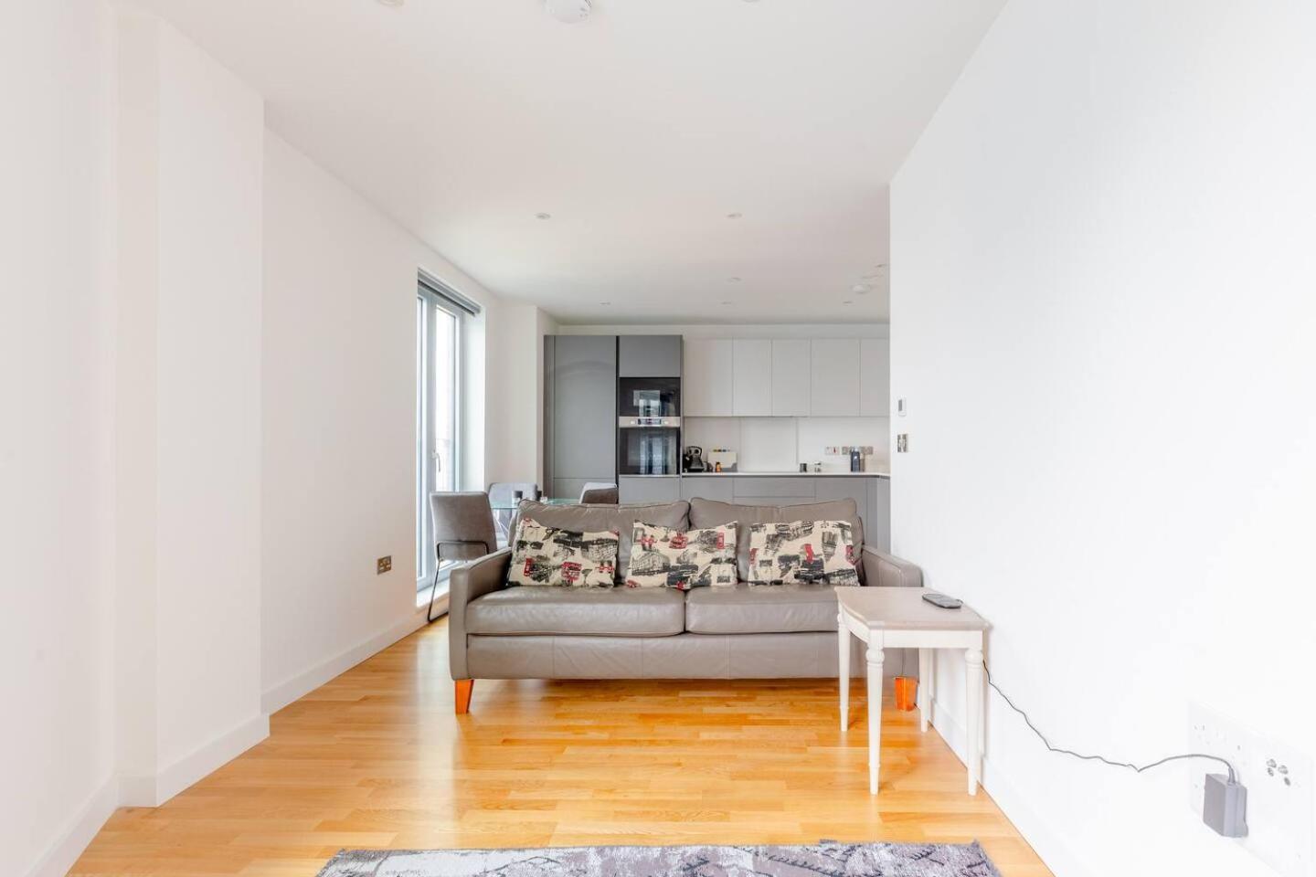 Appartement Stylish 2 Bed Flat In Battersea With Private Balcony *
