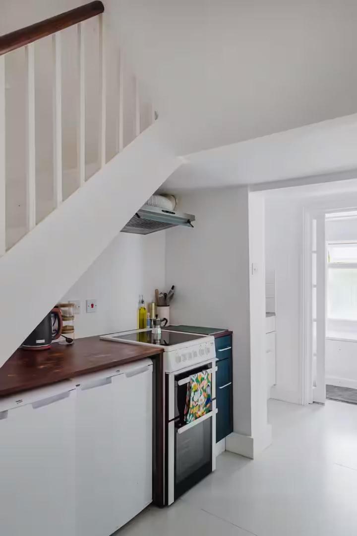 Light And Spacious Garden Flat *