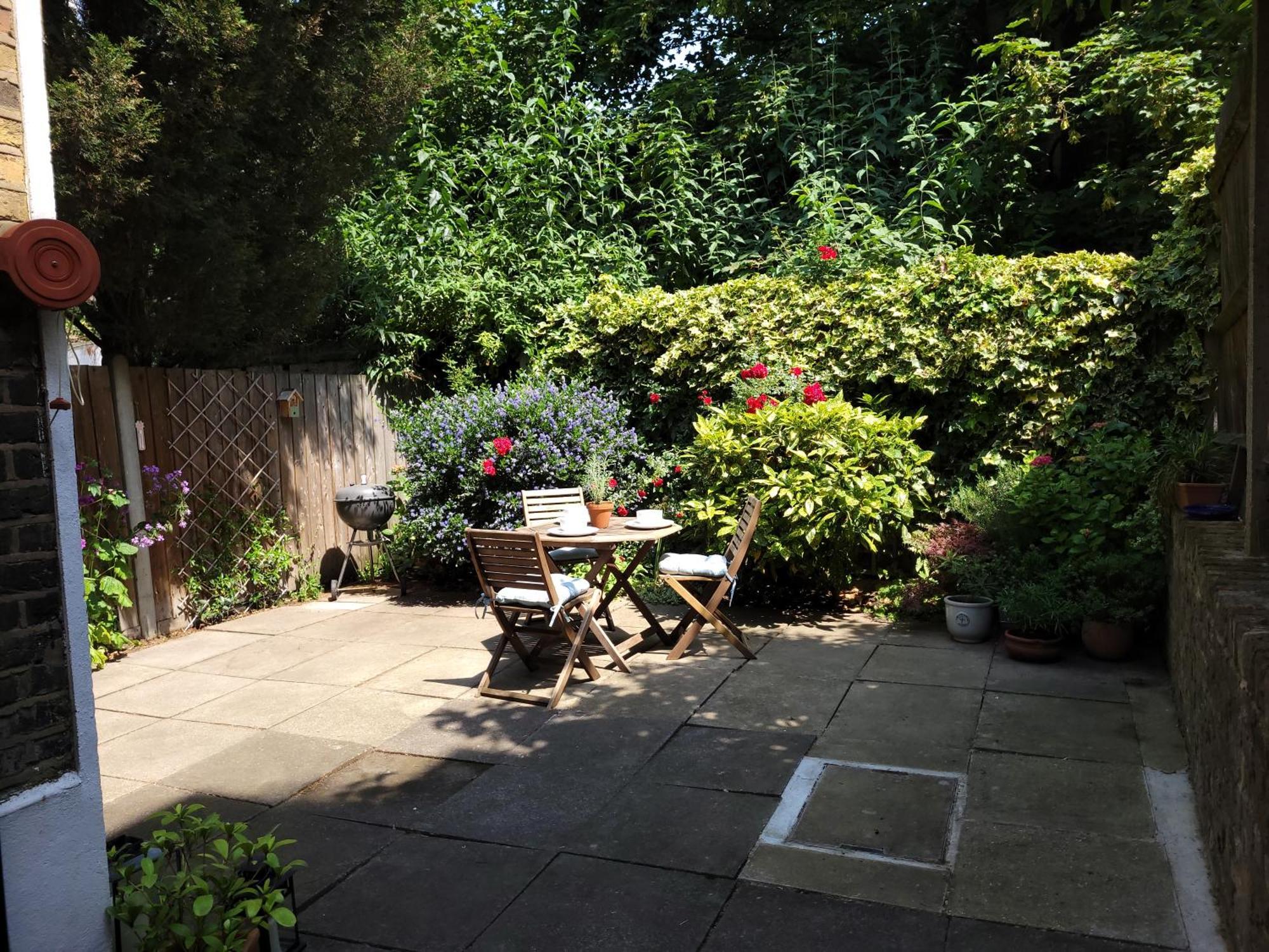 Lovely 1 Bed Flat With Private Garden And Easy Access To Apartamento