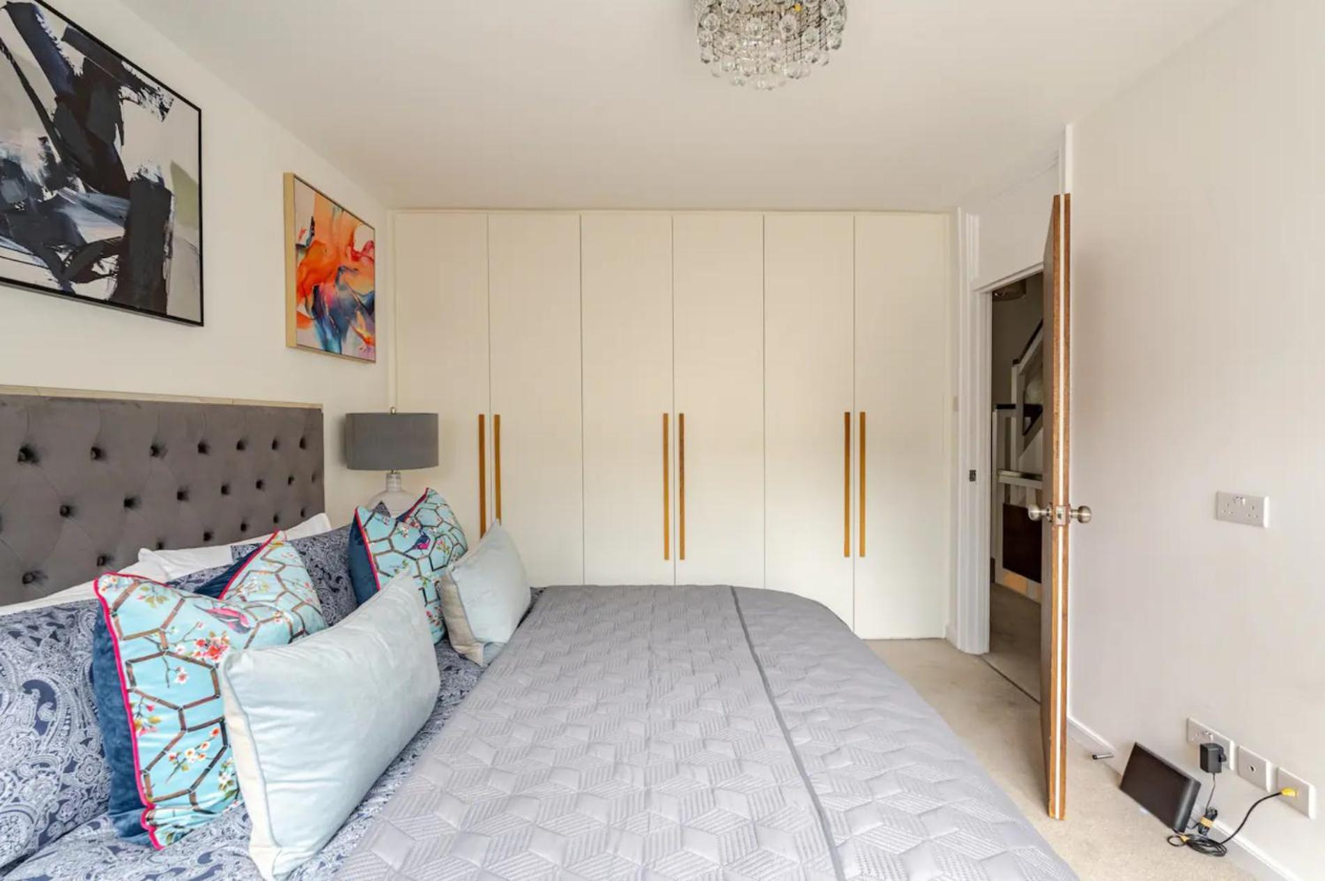 Extra Large Luxury Hyde Park By Mayfair Villa