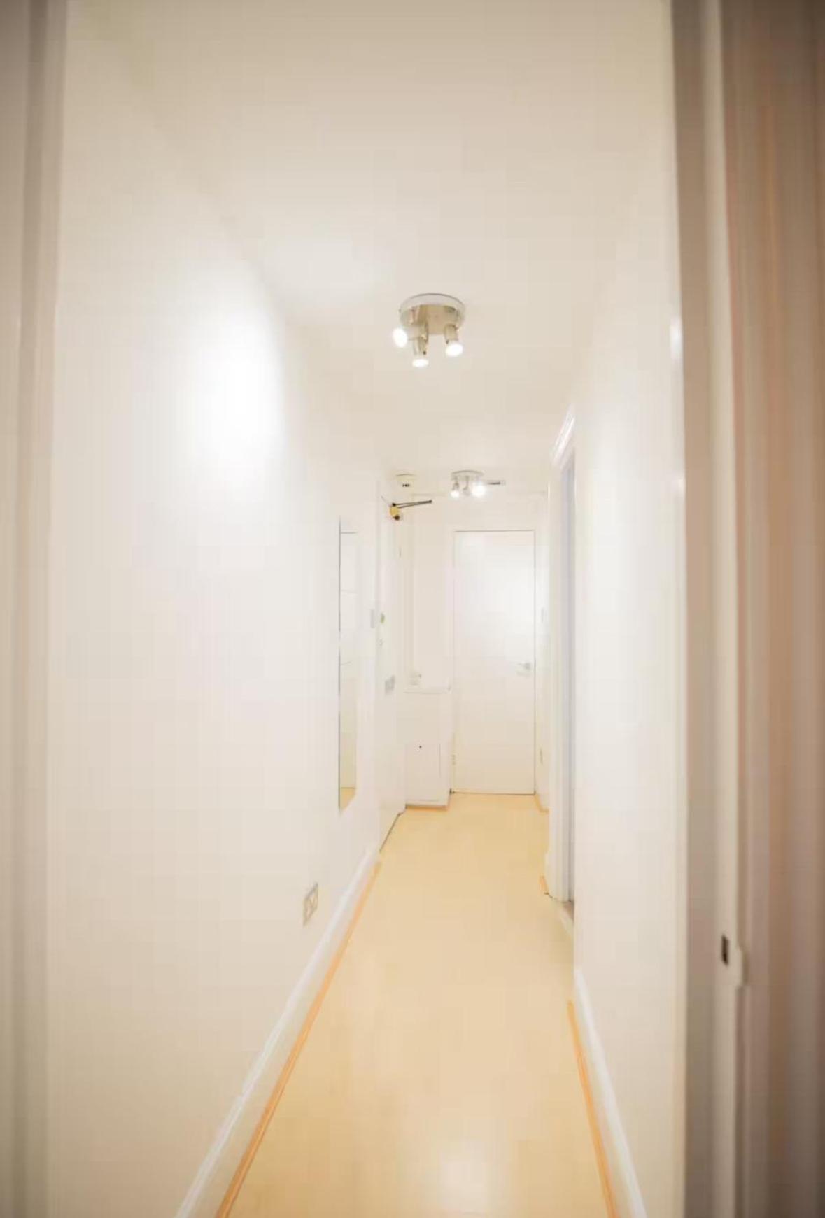 Cozy Two Bedroom At Chelsea Cloisters Apartment London