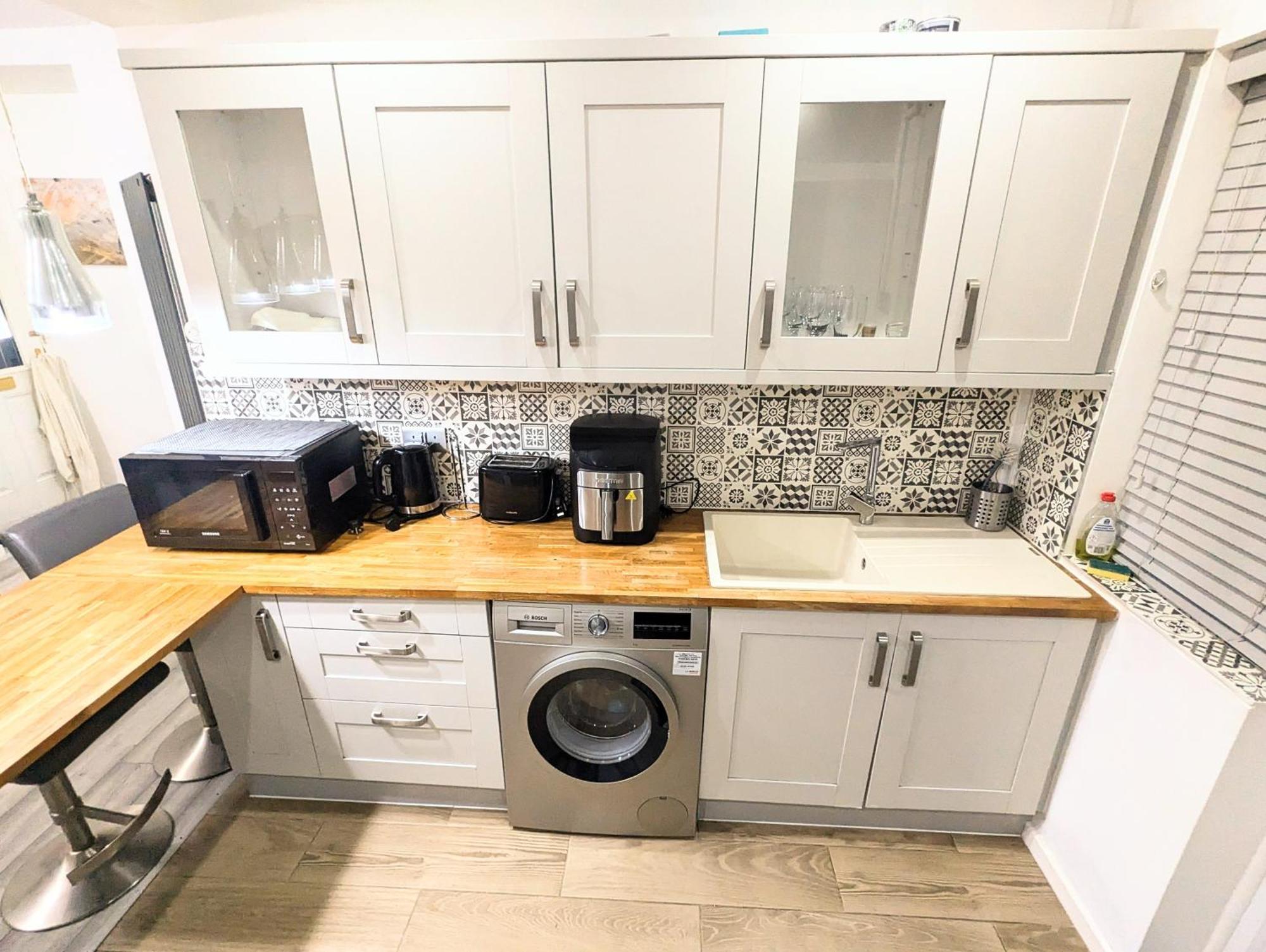 Bromley Serviced - Beckenham Place Park - - 2 Bed House - Free Parking - 2 Beds 1 Sofabed Apartamento