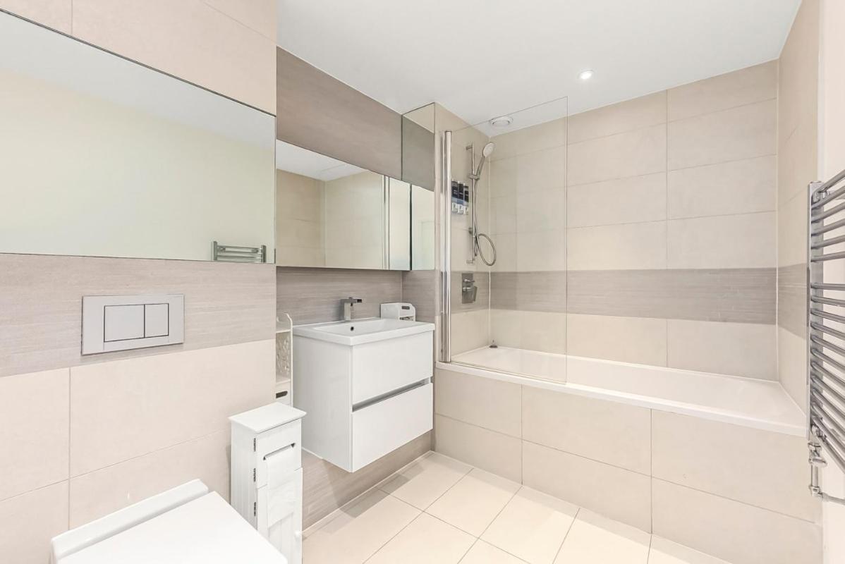 Modern 2 Bed 2 Bath Flat With Balcony Surrey Quays Appartement Londres