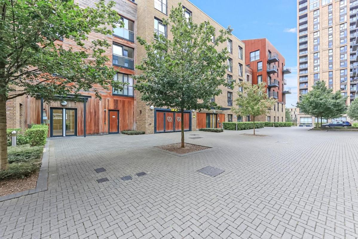 Modern 2 Bed 2 Bath Flat With Balcony Surrey Quays Londres