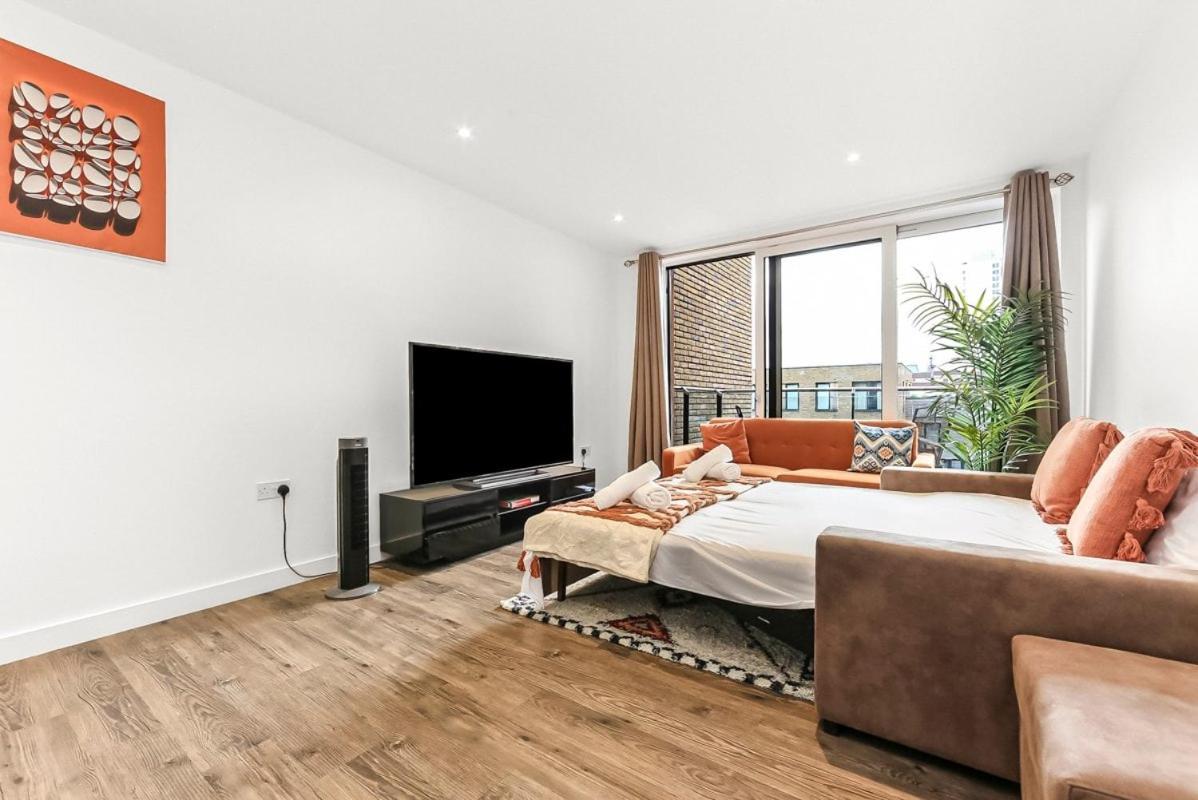 Modern 2 Bed 2 Bath Flat With Balcony Surrey Quays Appartement *