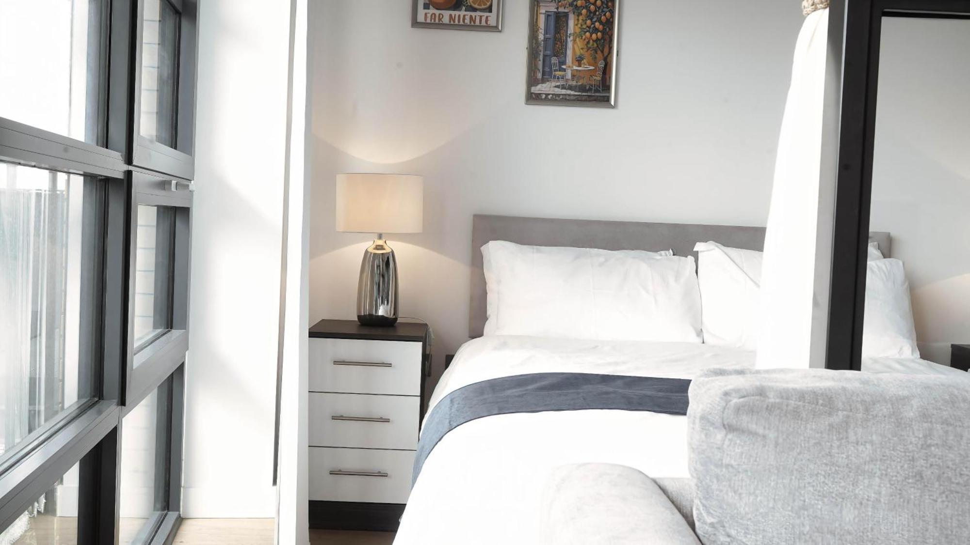 Island 1 Bedroom Luxury Apartments, Private Balcony Appartement Londen