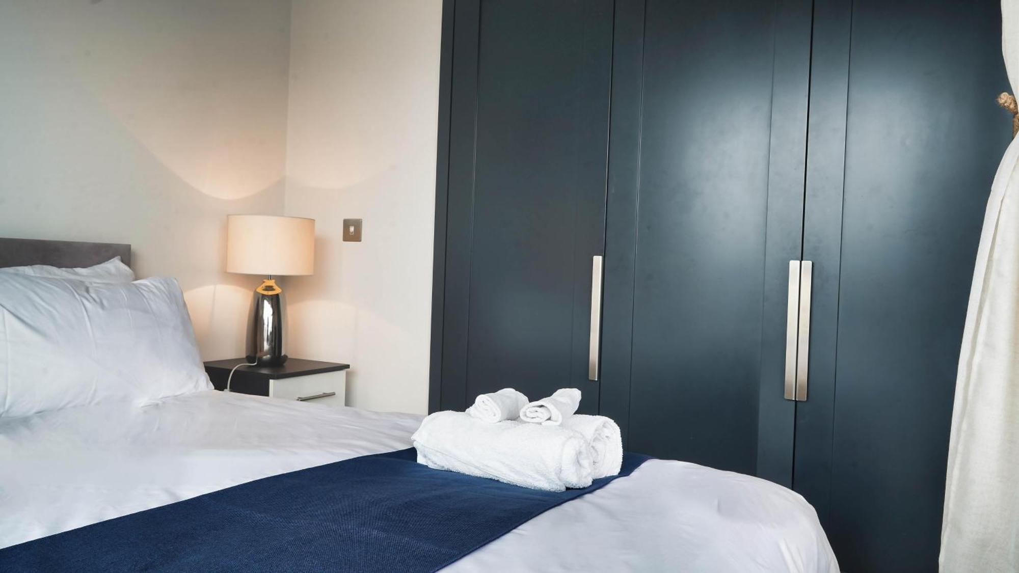 Island 1 Bedroom Luxury Apartments, Private Balcony *