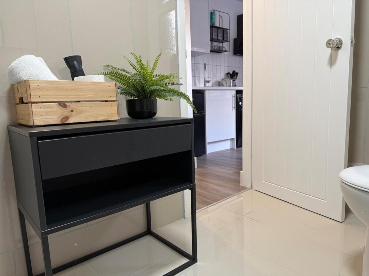 Modern In Old Street 3 *
