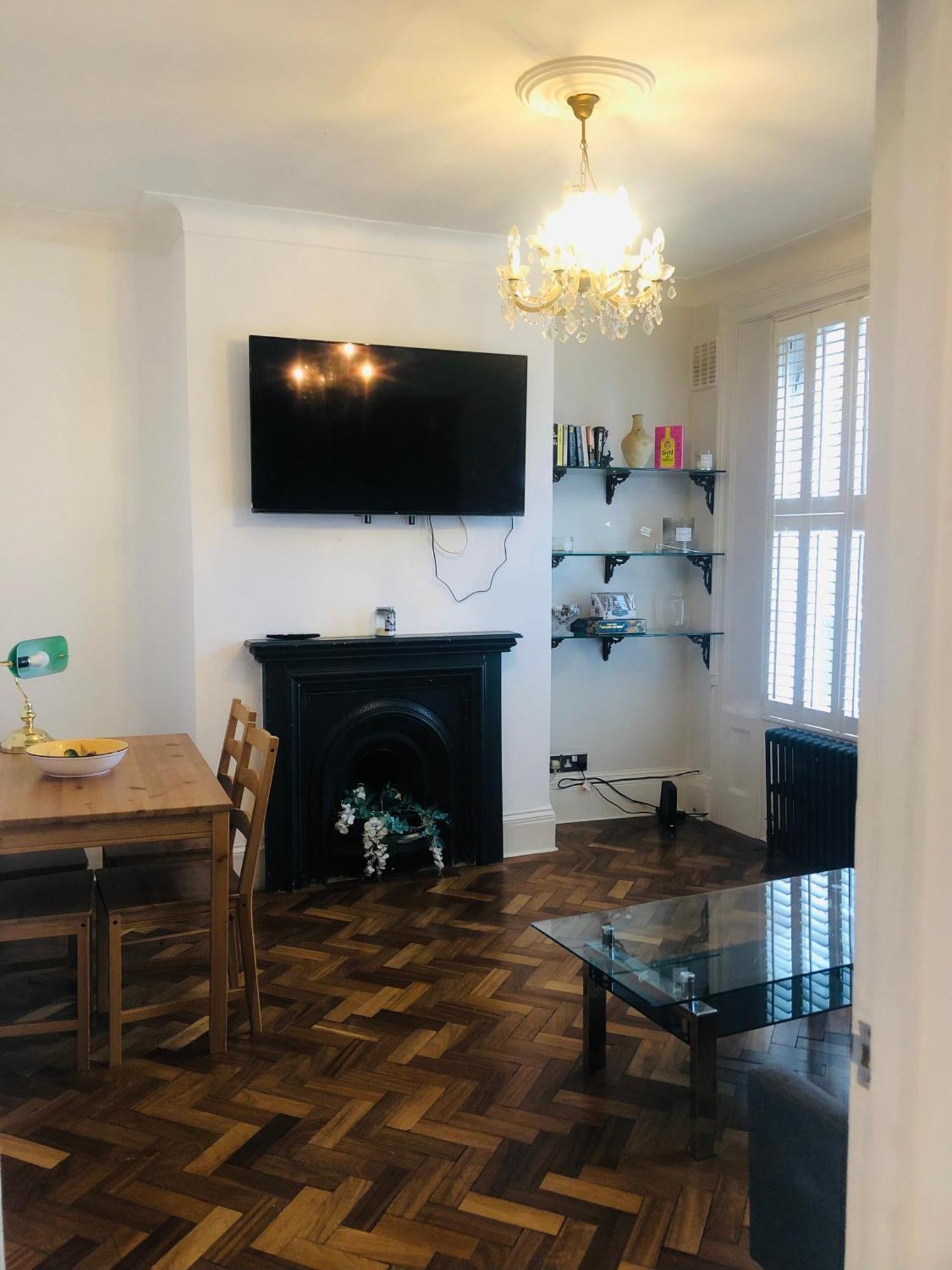 Luxury, One-bedroom Street Appartement