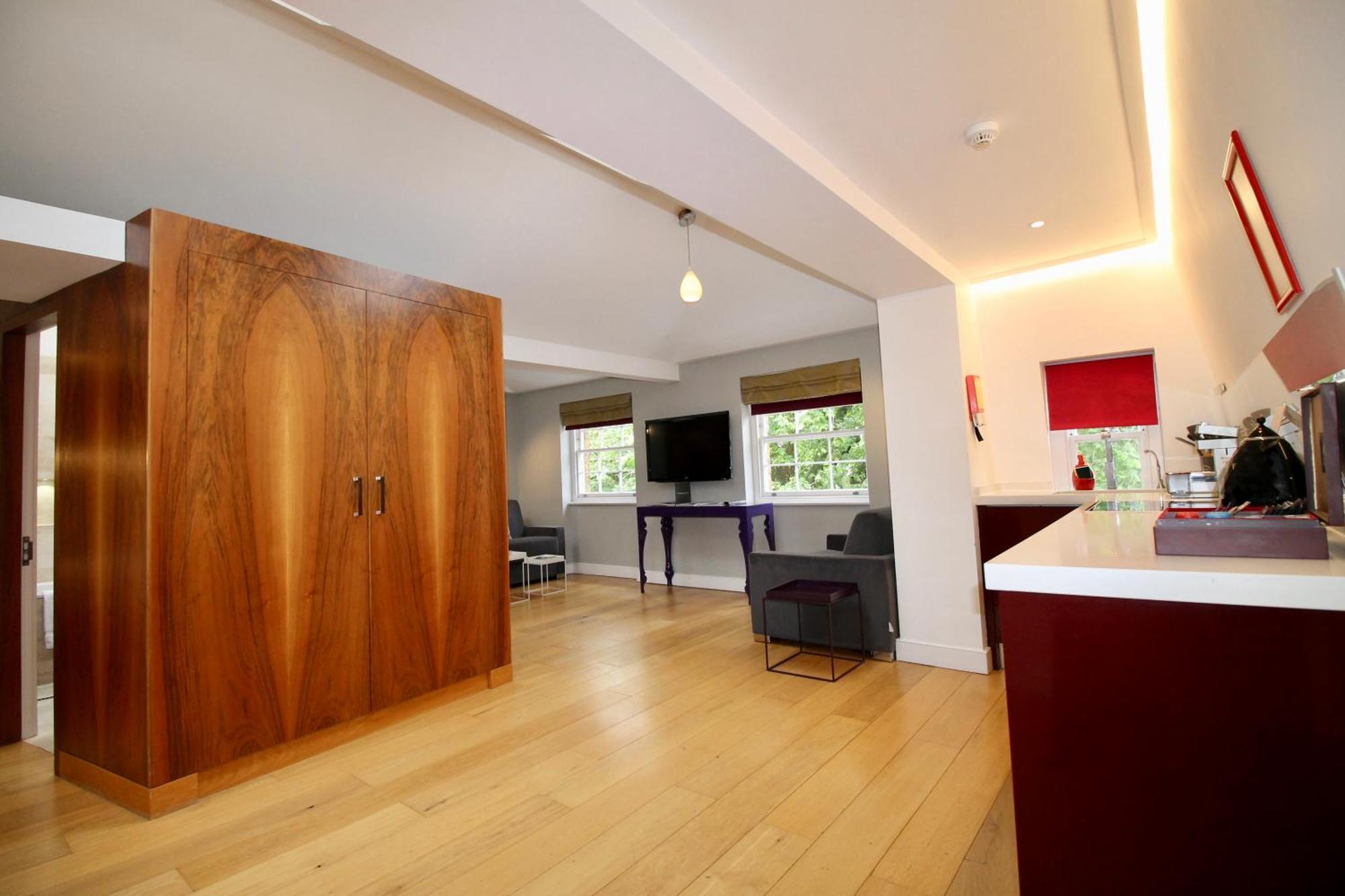 Residences At The Gyle - * London