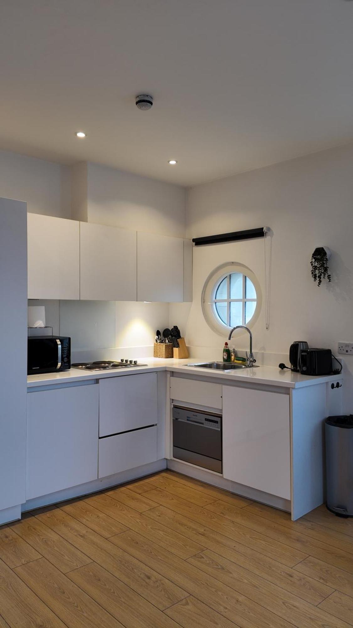 Stunning Piccadilly 1 Bedroom Flat In Vr9 London