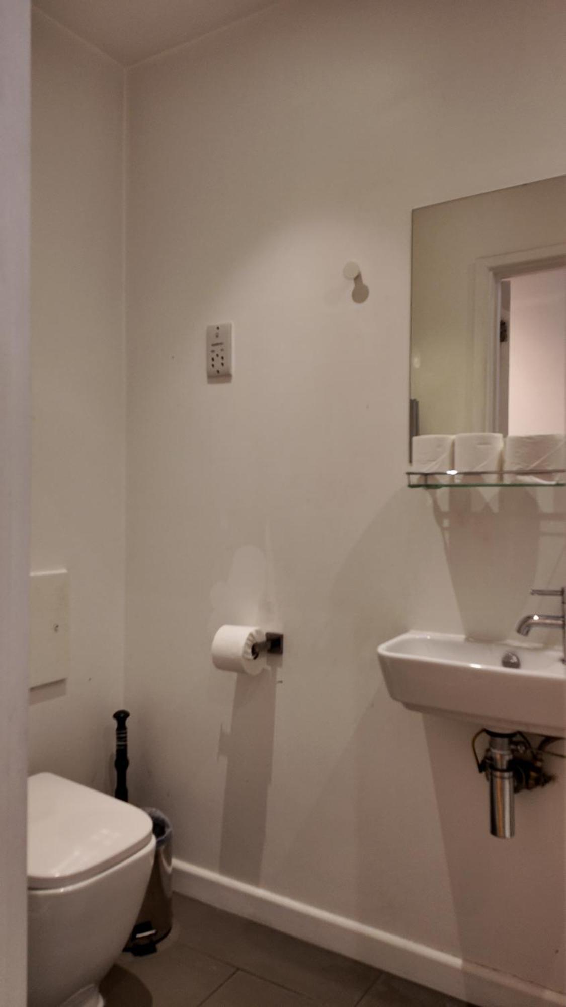Stunning Piccadilly 1 Bedroom Flat In Vr9