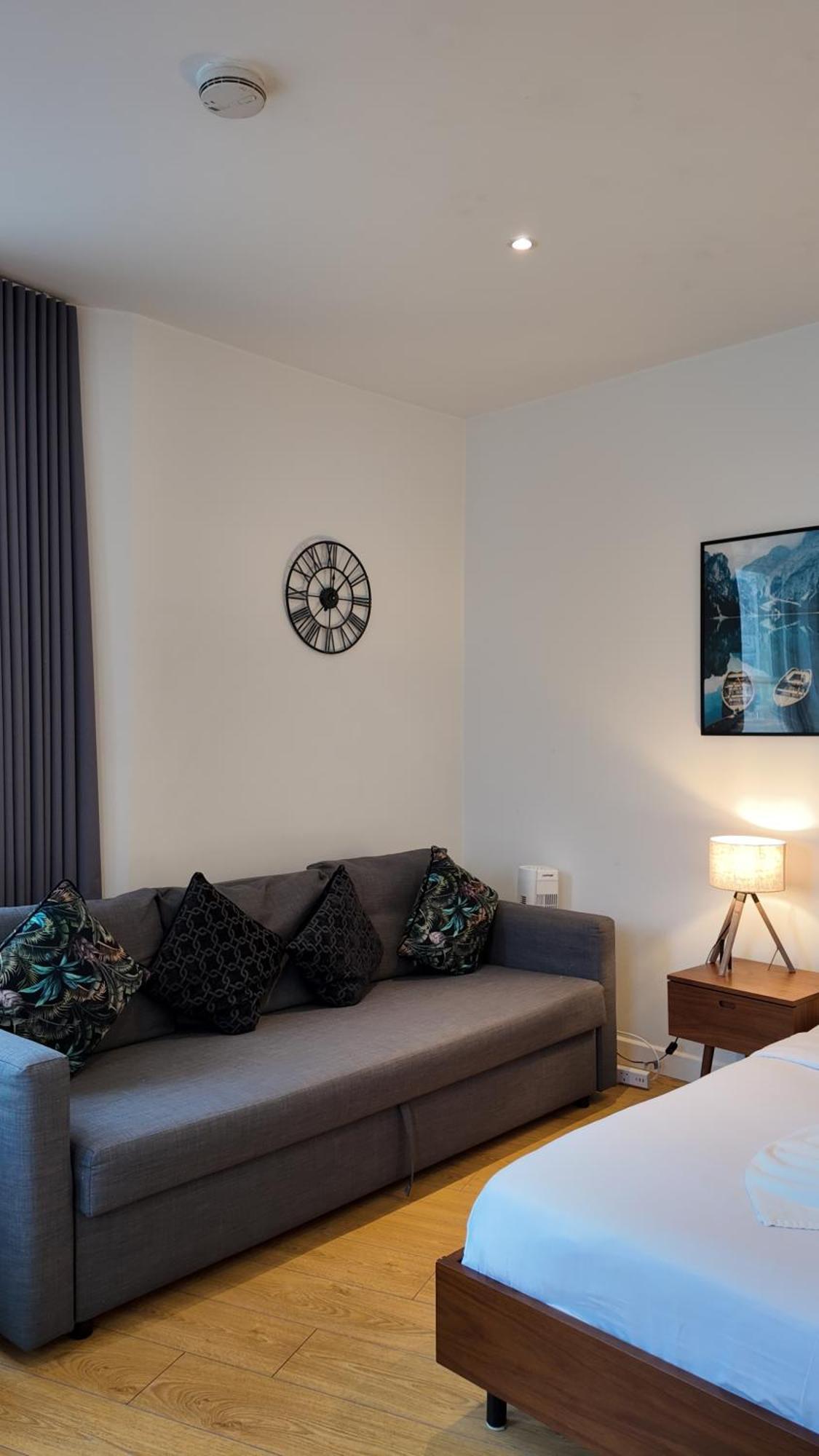 Stunning Piccadilly 1 Bedroom Flat In Vr9 * London