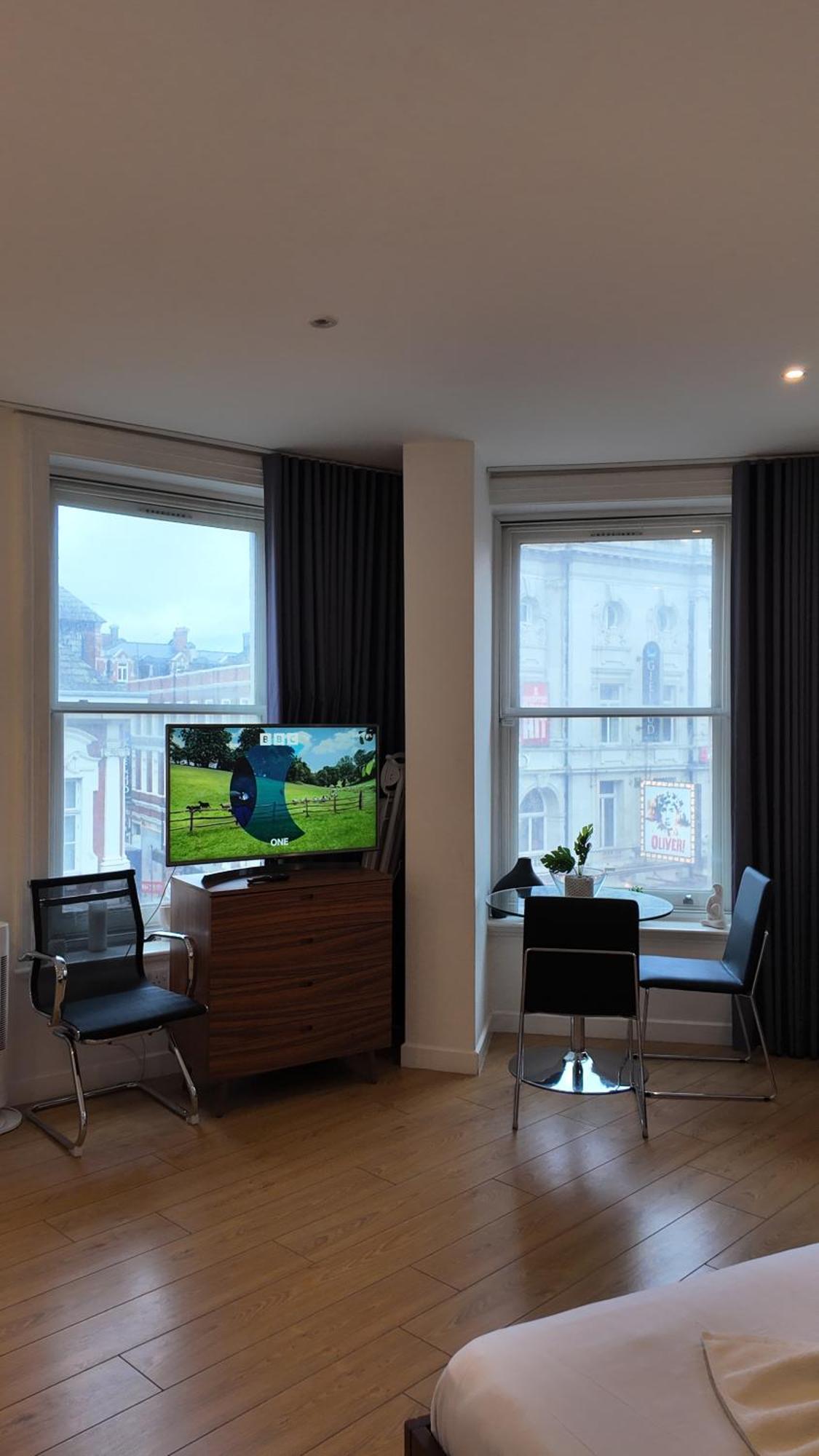 Stunning Piccadilly 1 Bedroom Flat In Vr9 Apartment