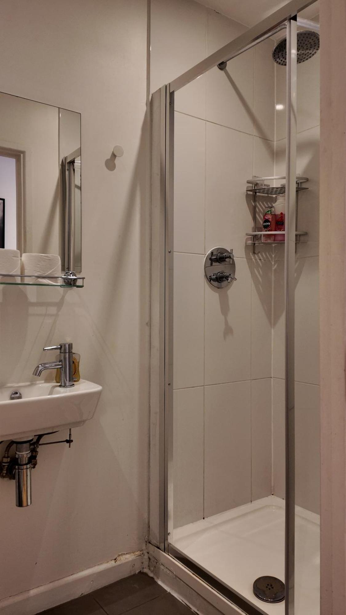 Stunning Piccadilly 1 Bedroom Flat In Vr9 Apartment *