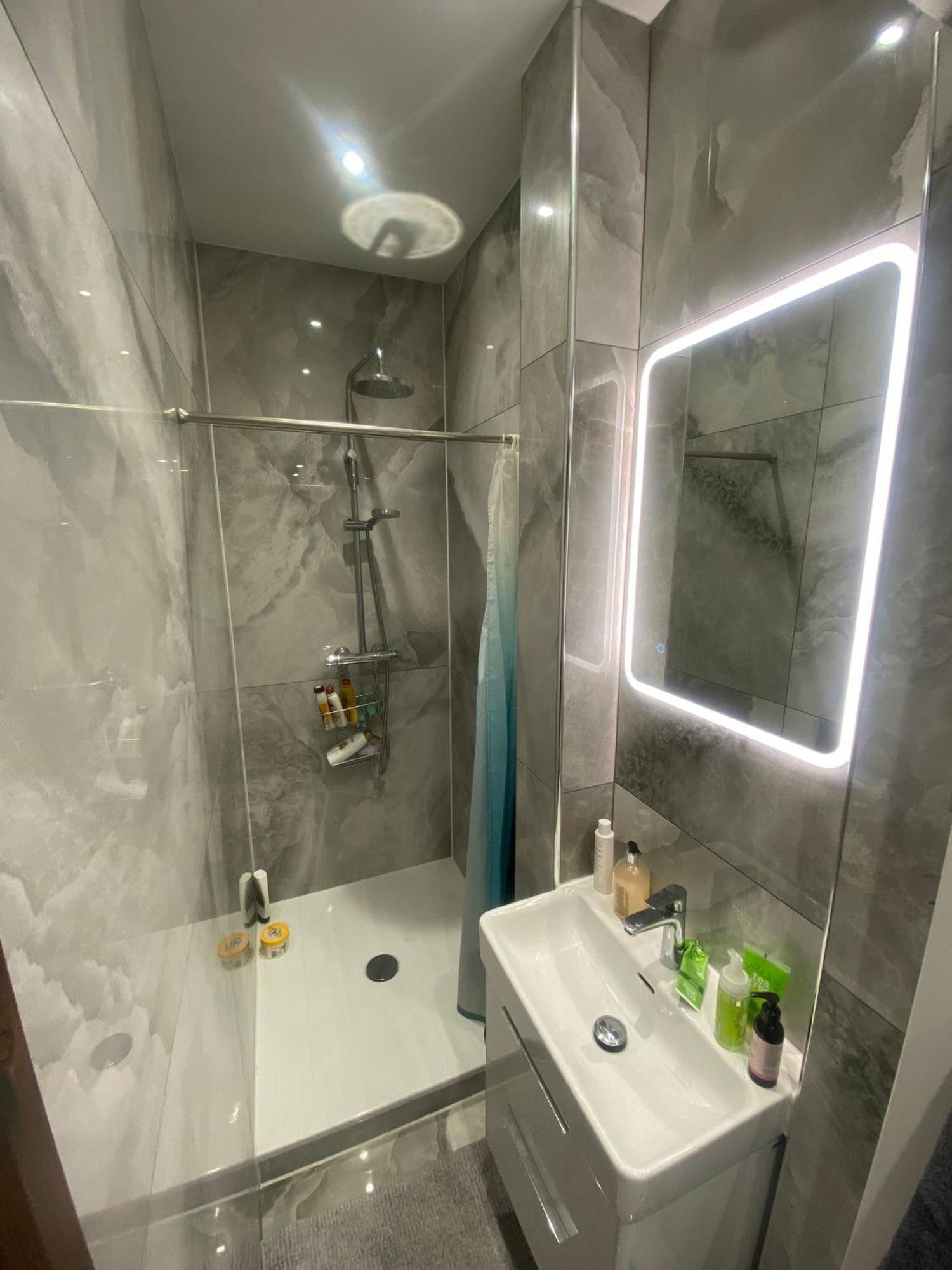 Lovely Spacious 2 Bed In Shepherds Bush Appartement *
