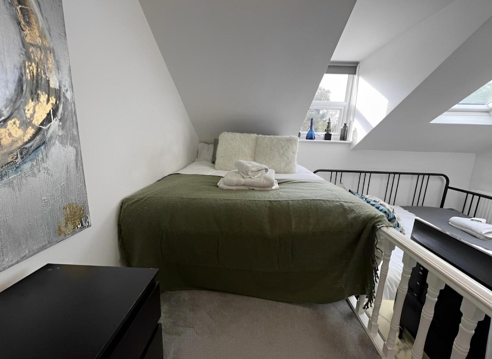Compact Loftstudio For 4 People Shepherdsbush London Nearcentre Appartement *