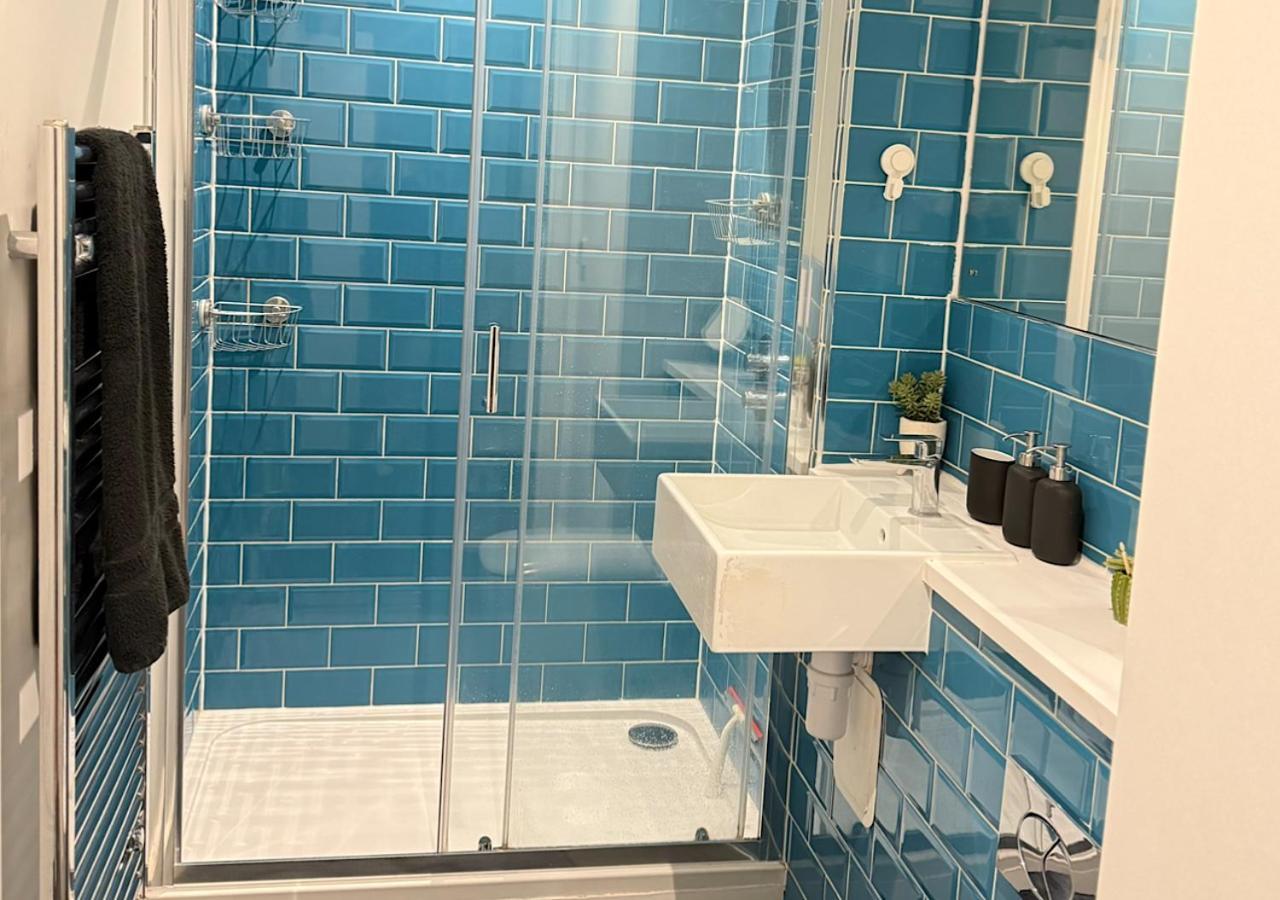 Bright Modern Flat With Canal View Apartment London