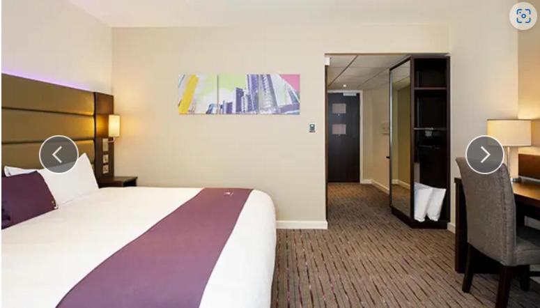 Cozy En-suite Stay, Steps From Elizabeth Line Appartement