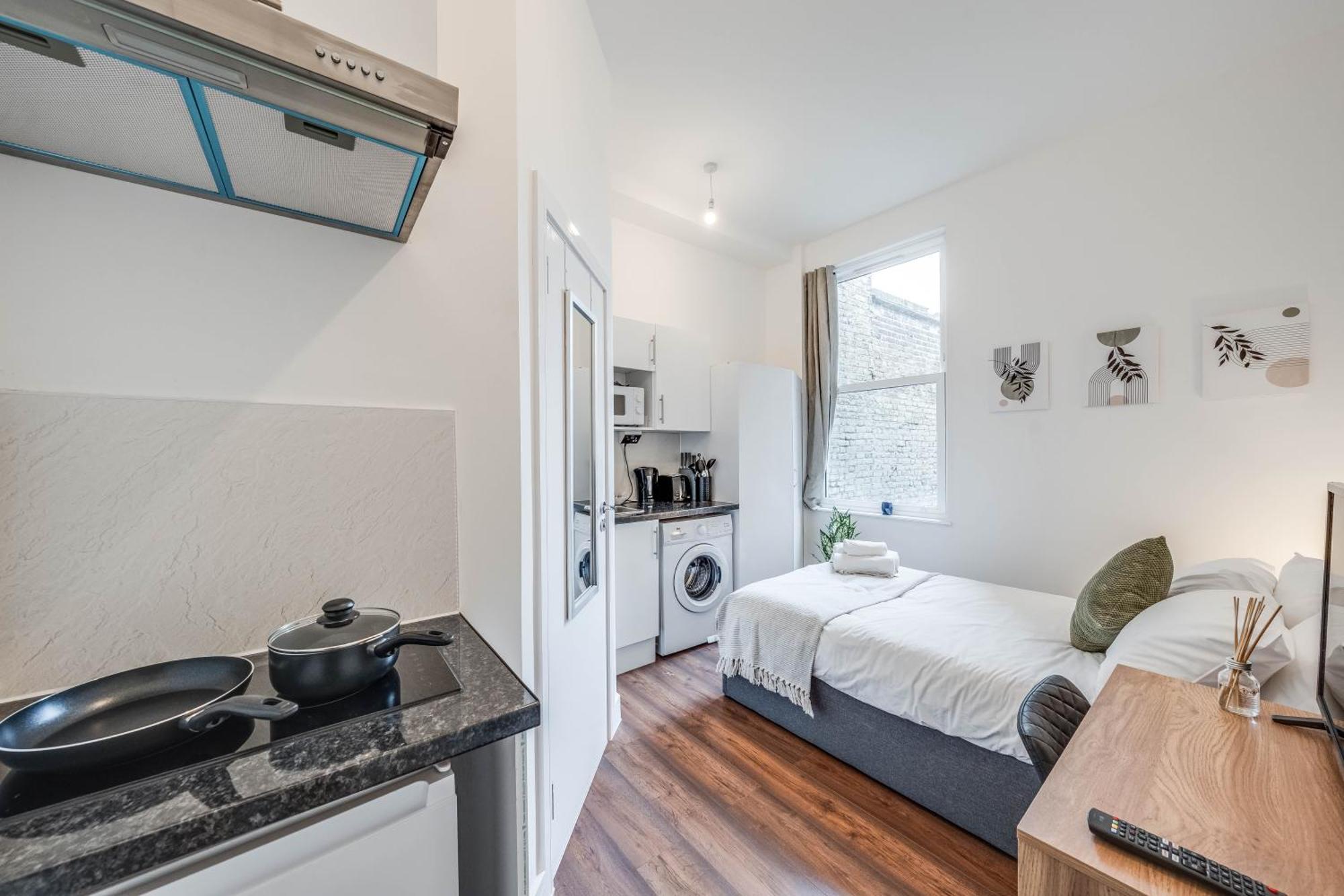 Camberwell High Spec 6-studio Unit Block *