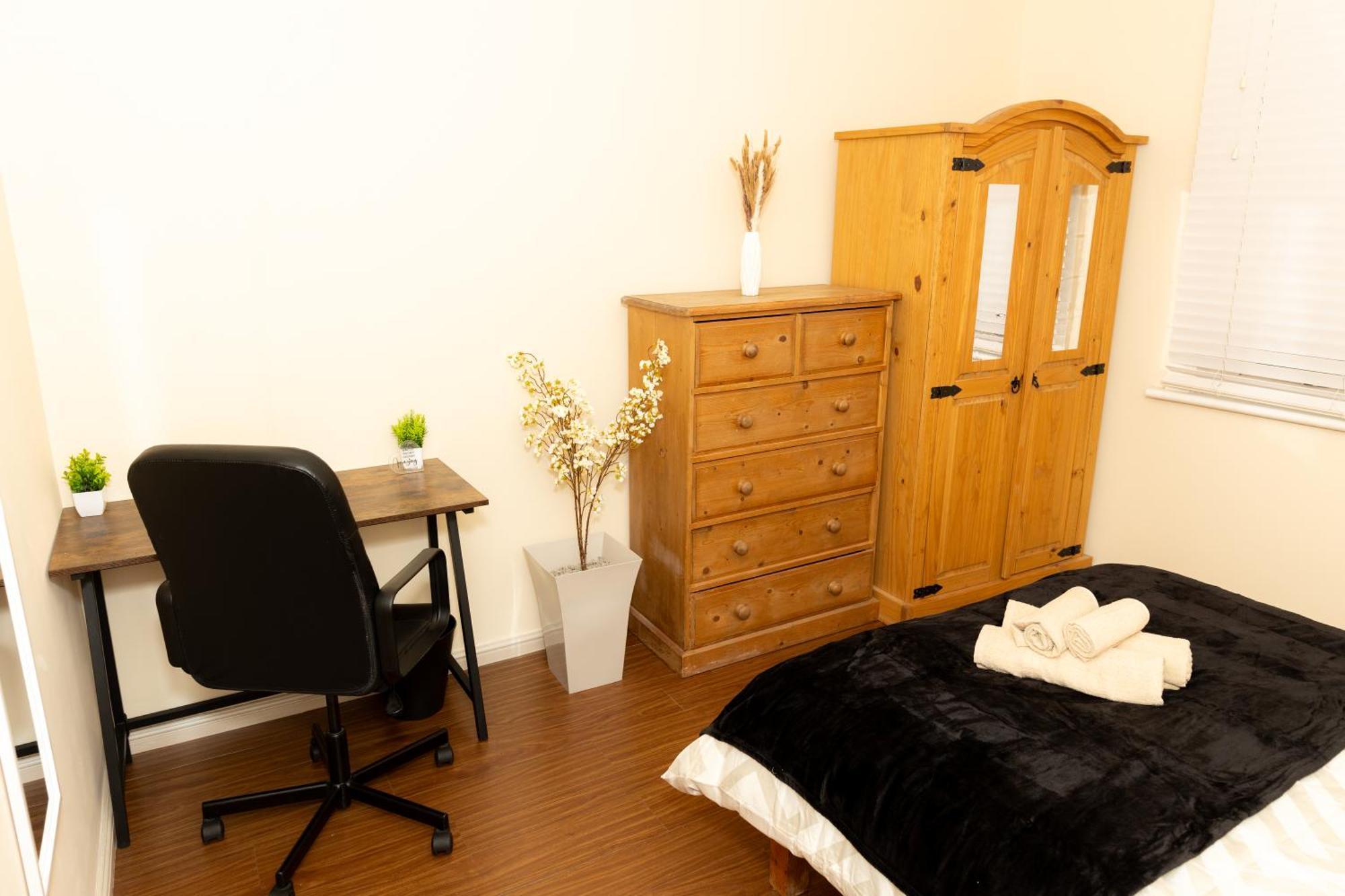 Cosy Turkey Oak Flat In Hackney *