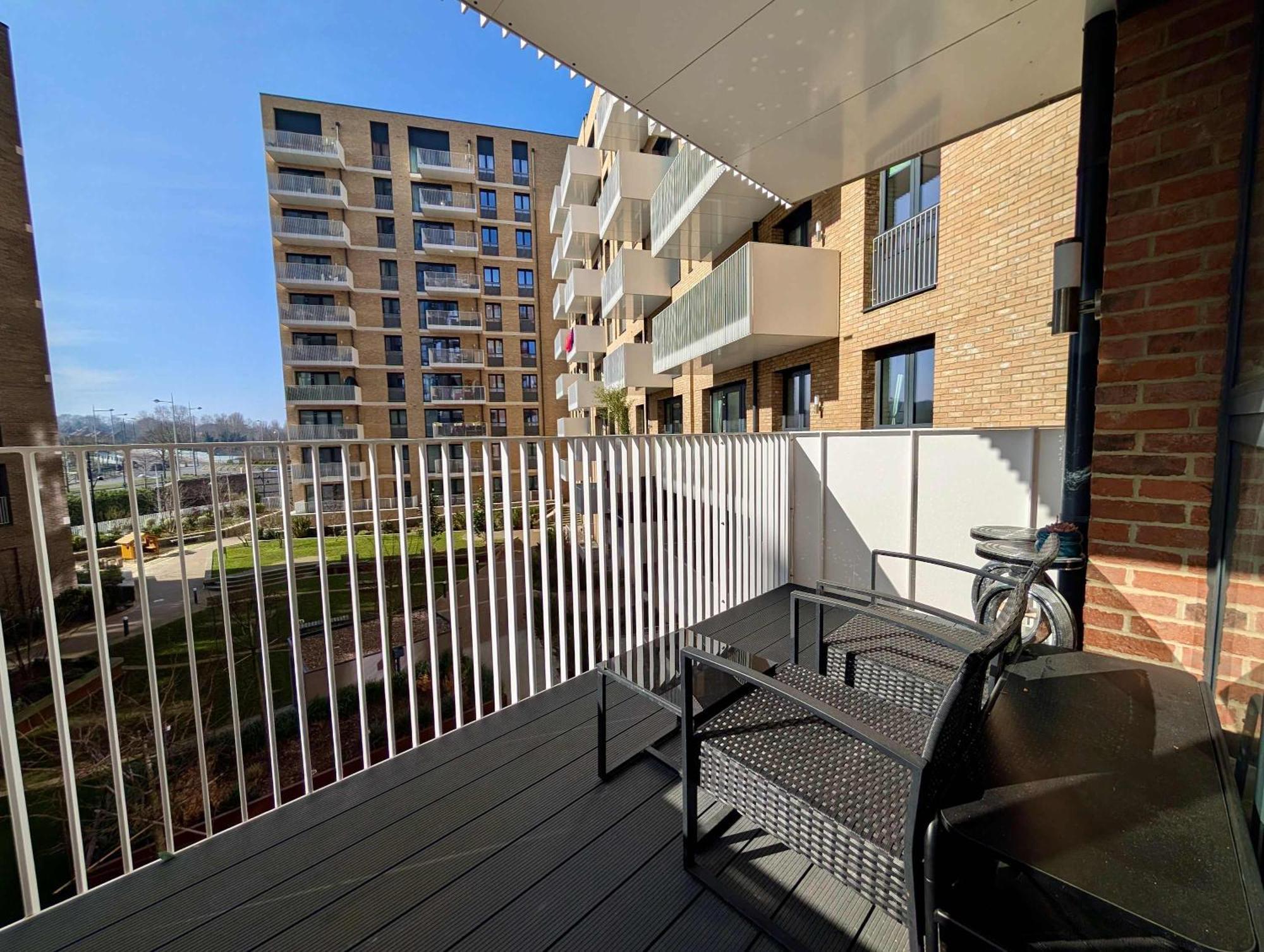 Modern Flat With Beautiful Balcony * Londres