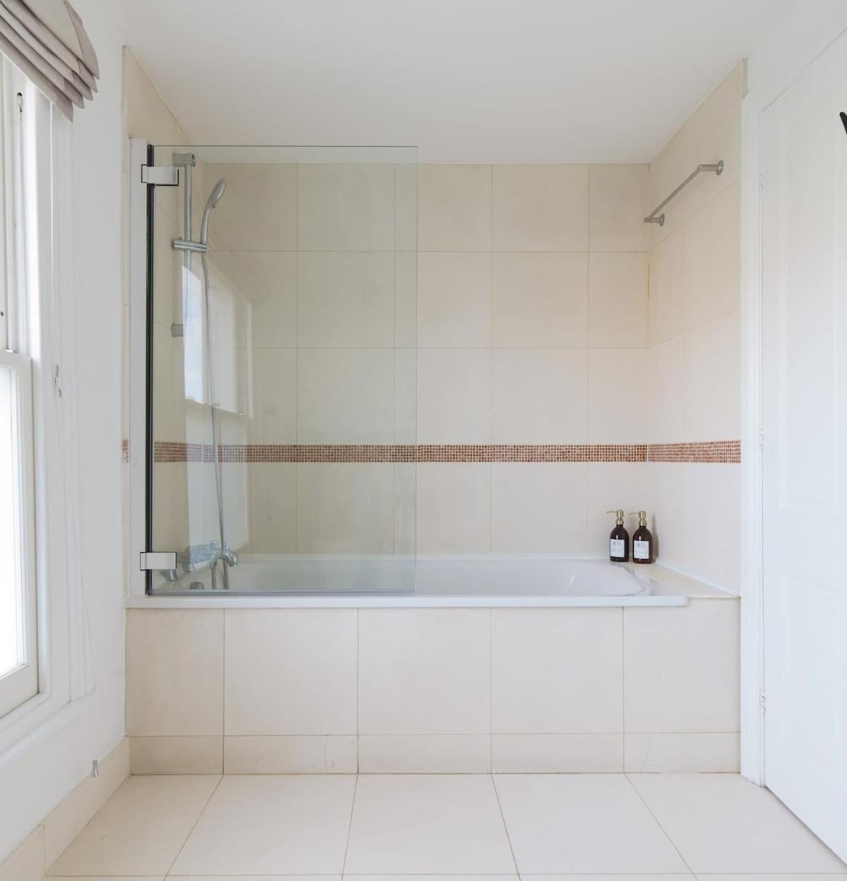 Hébergement de vacances Luxury 5-bedroom Town House In Brook Londres
