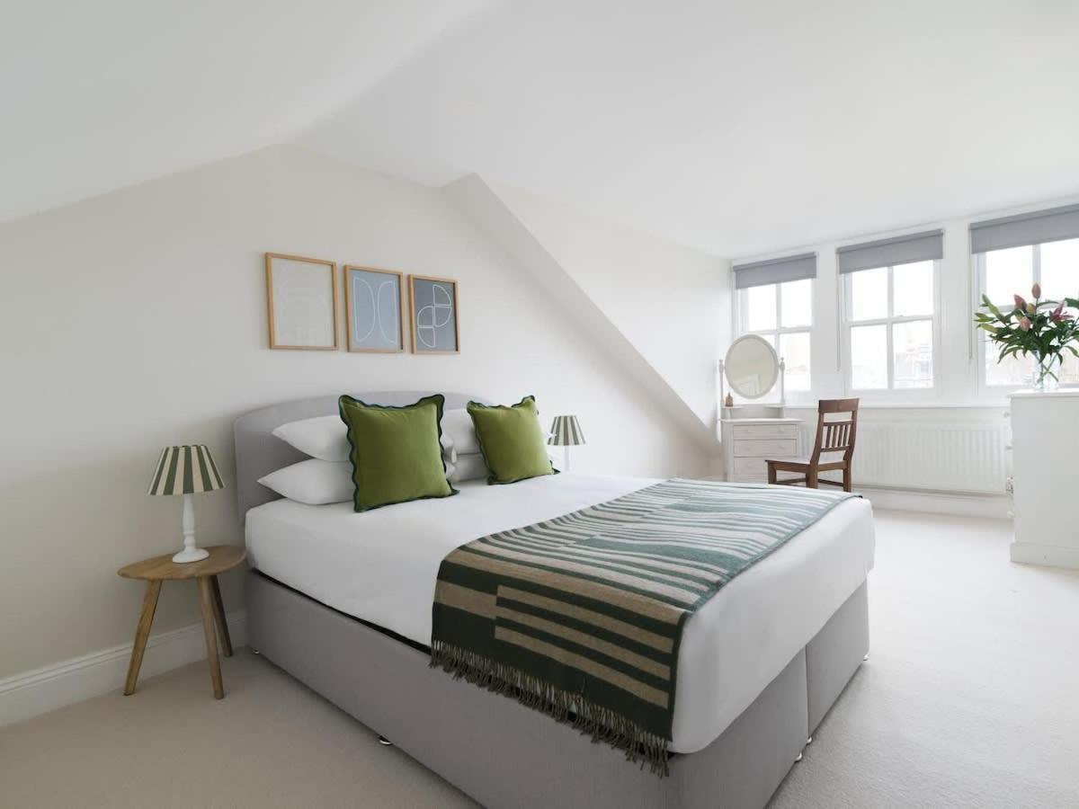 Luxury 5-bedroom Town House In Brook Hébergement de vacances *