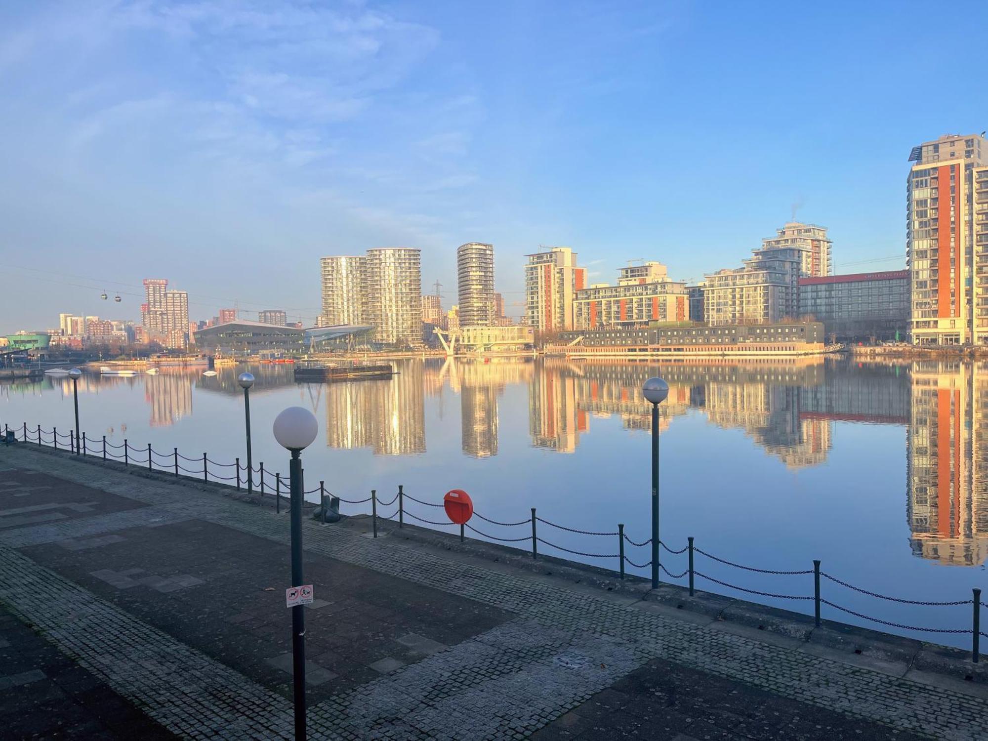 Apartamento Panoramic Docklands With Waterfront Views Londres