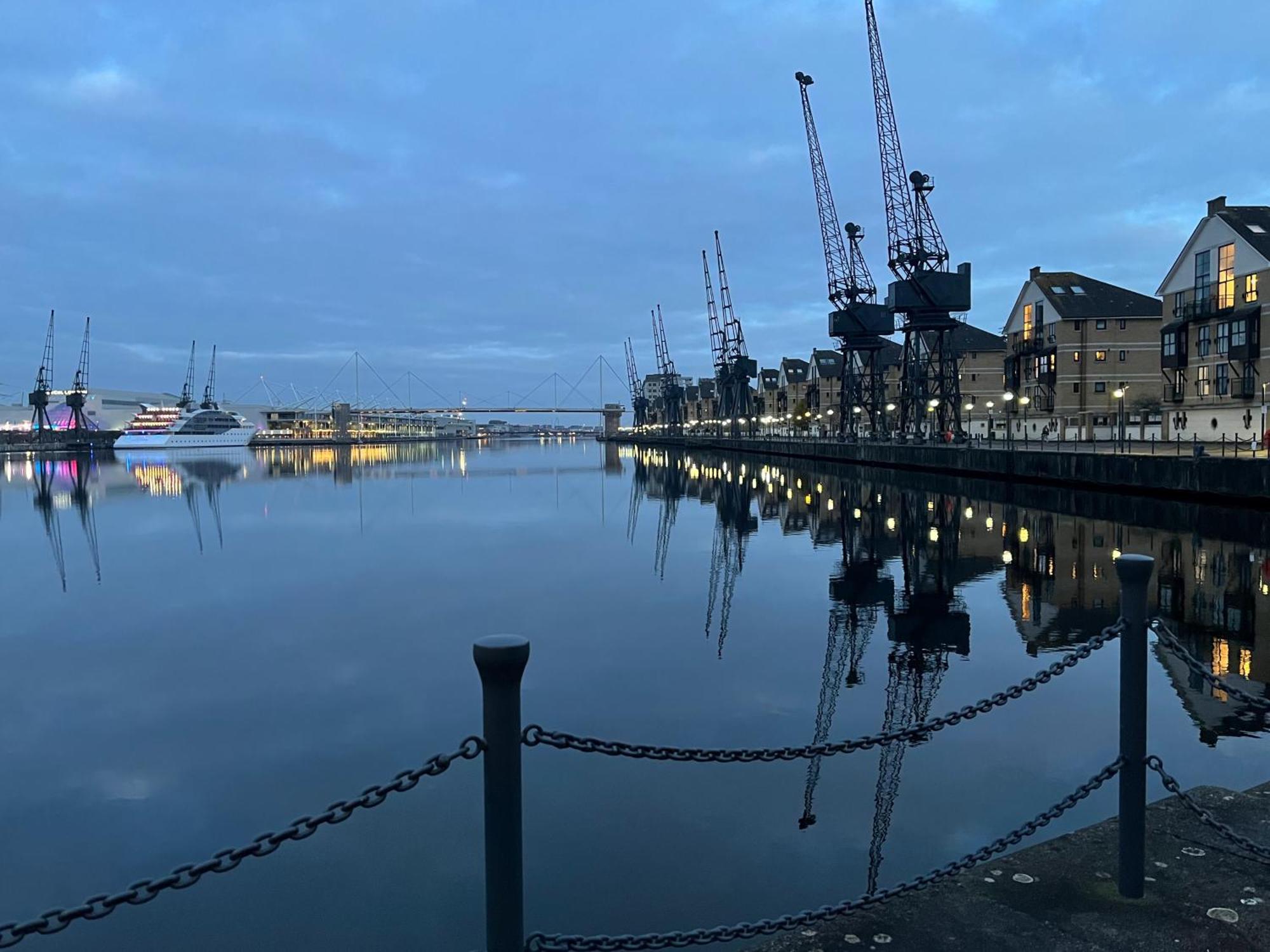 Panoramic Docklands With Waterfront Views London
