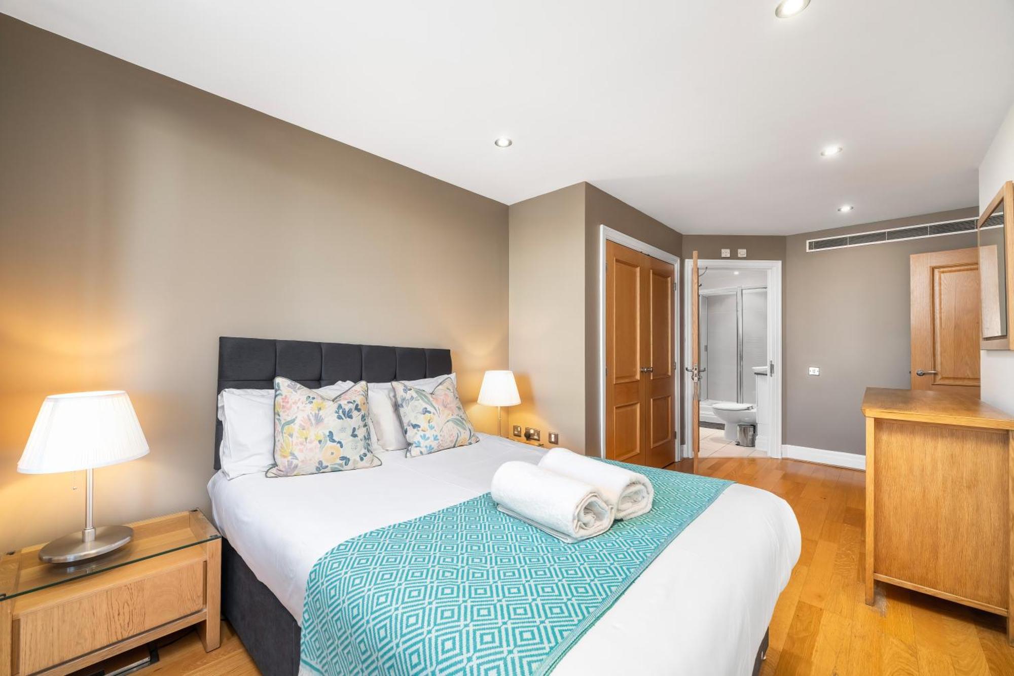 Modern Paddington Station 2 Bedroom Appartement