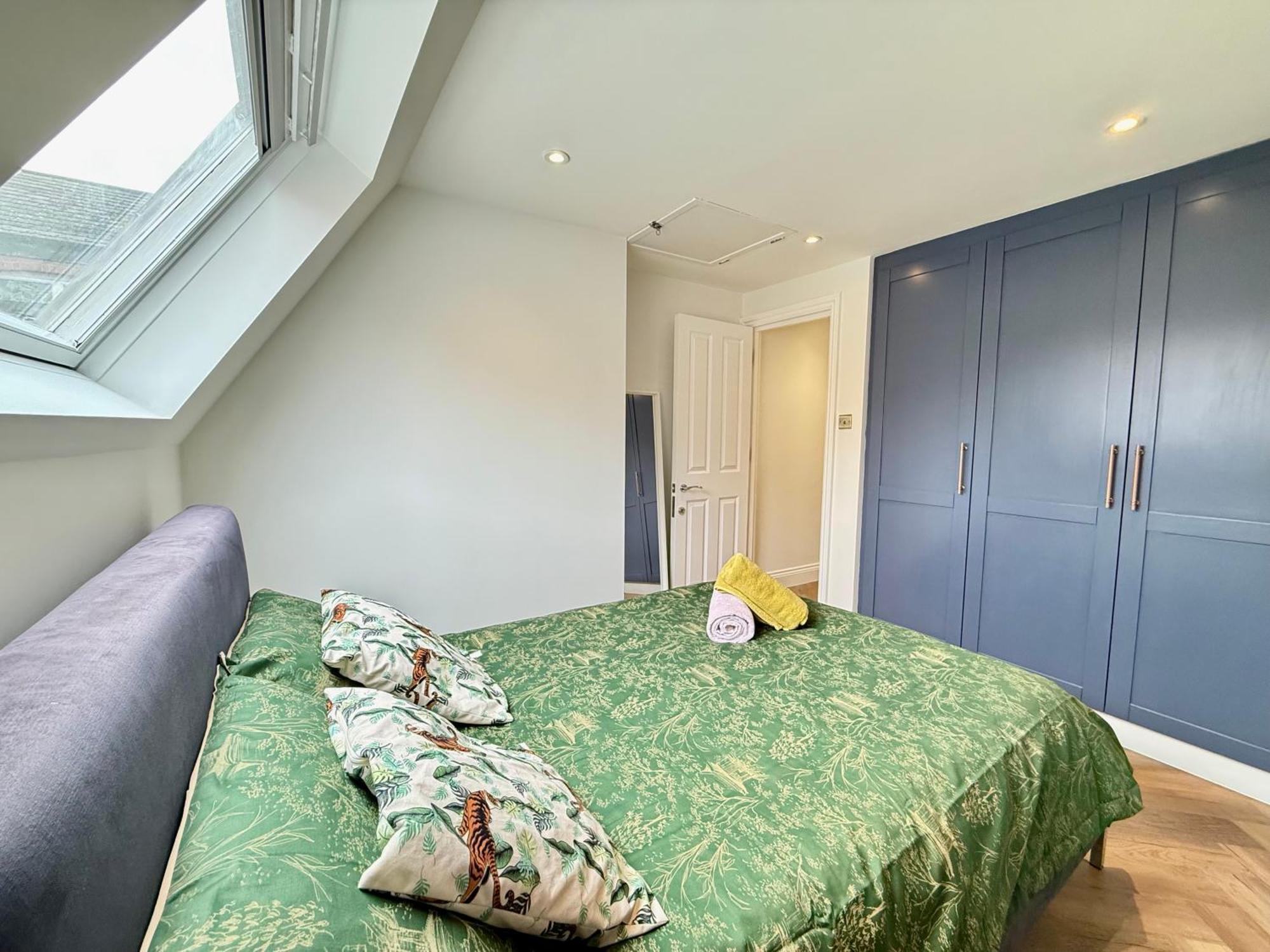 Central, Modern, Westfield, Close To Tube Station Apartment *