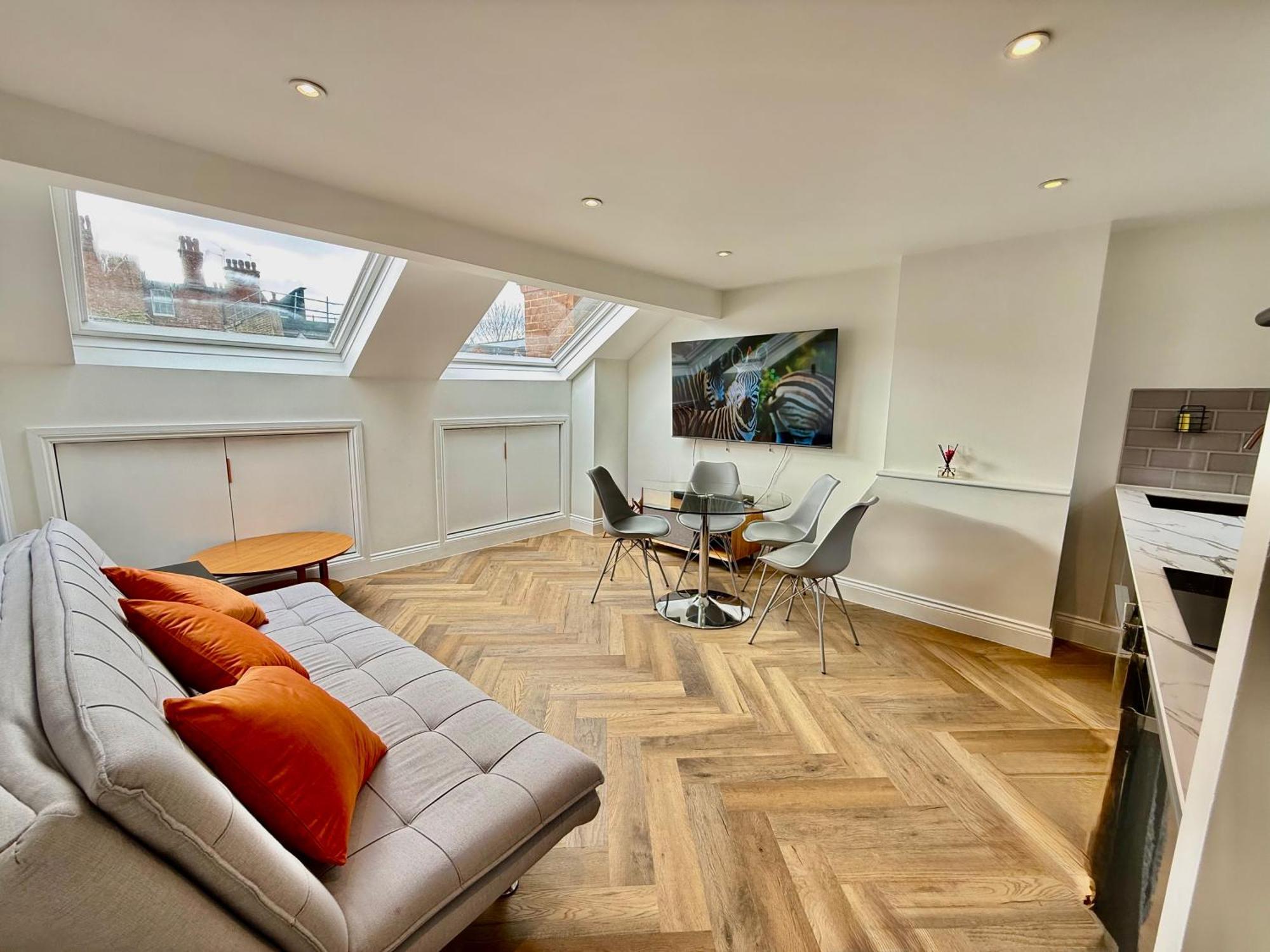 Central, Modern, Westfield, Close To Tube Station Apartment *