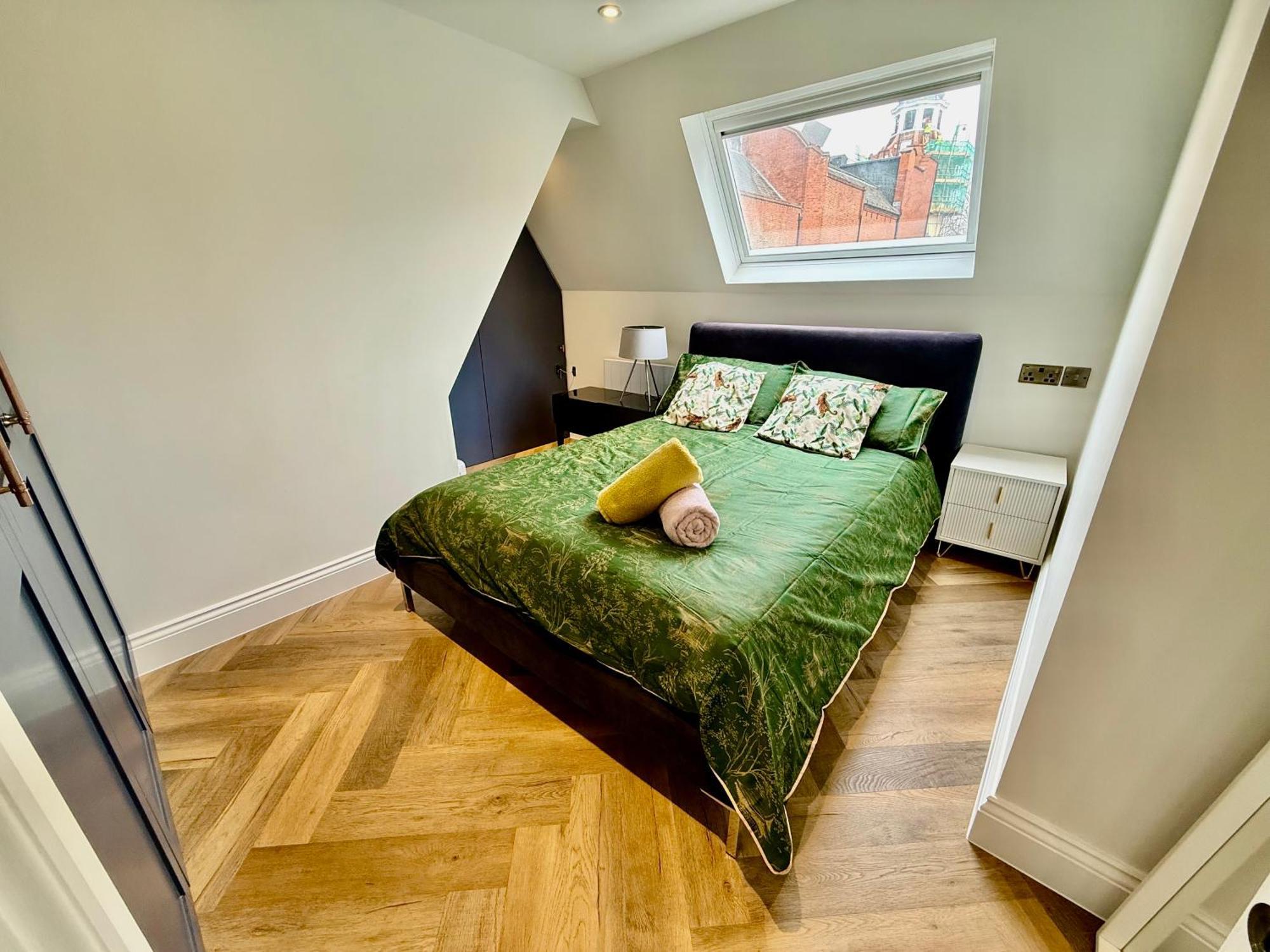 Apartment Central, Modern, Westfield, Close To Tube Station London