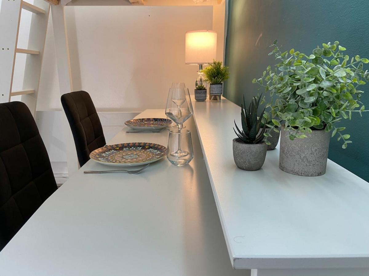 Bright And Compact In The Heart Of Londres