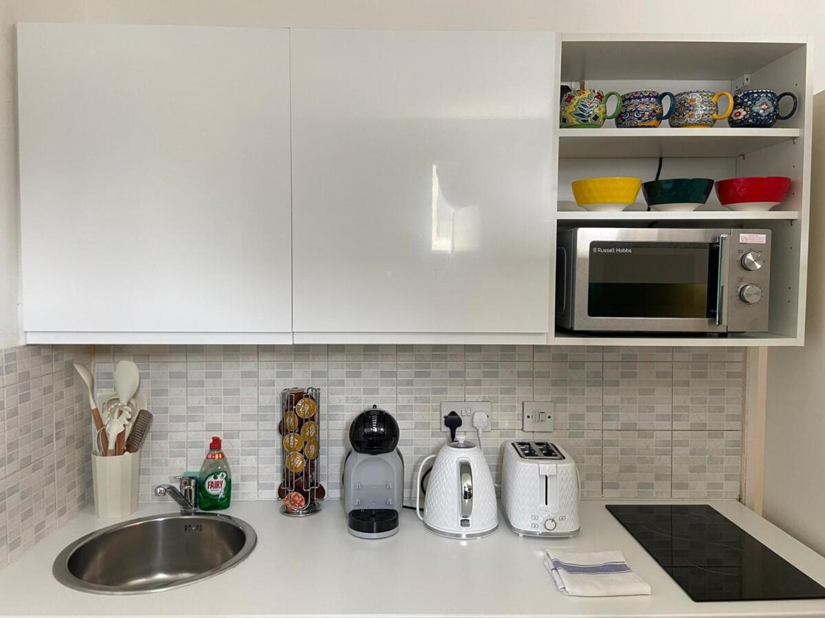 Bright And Compact In The Heart Of * Londres
