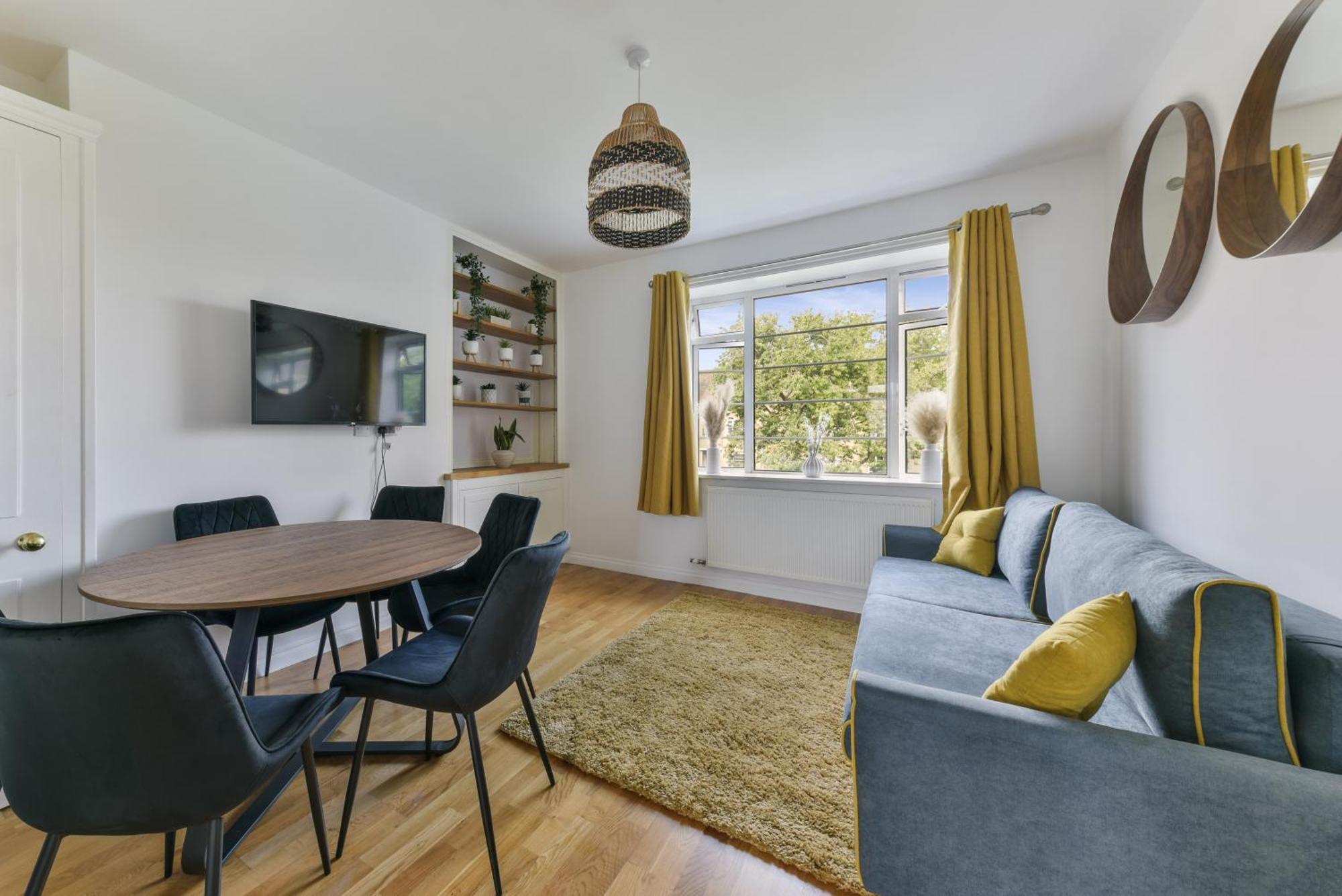 Stylish Modern 2 Bed In *