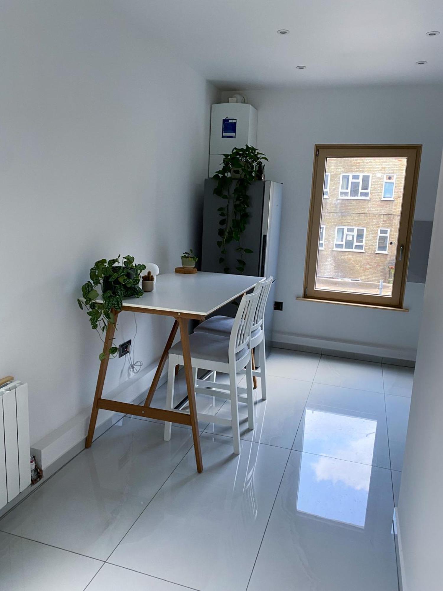 Lovely Spacious 2 Bed In Shepherds Bush * Londres
