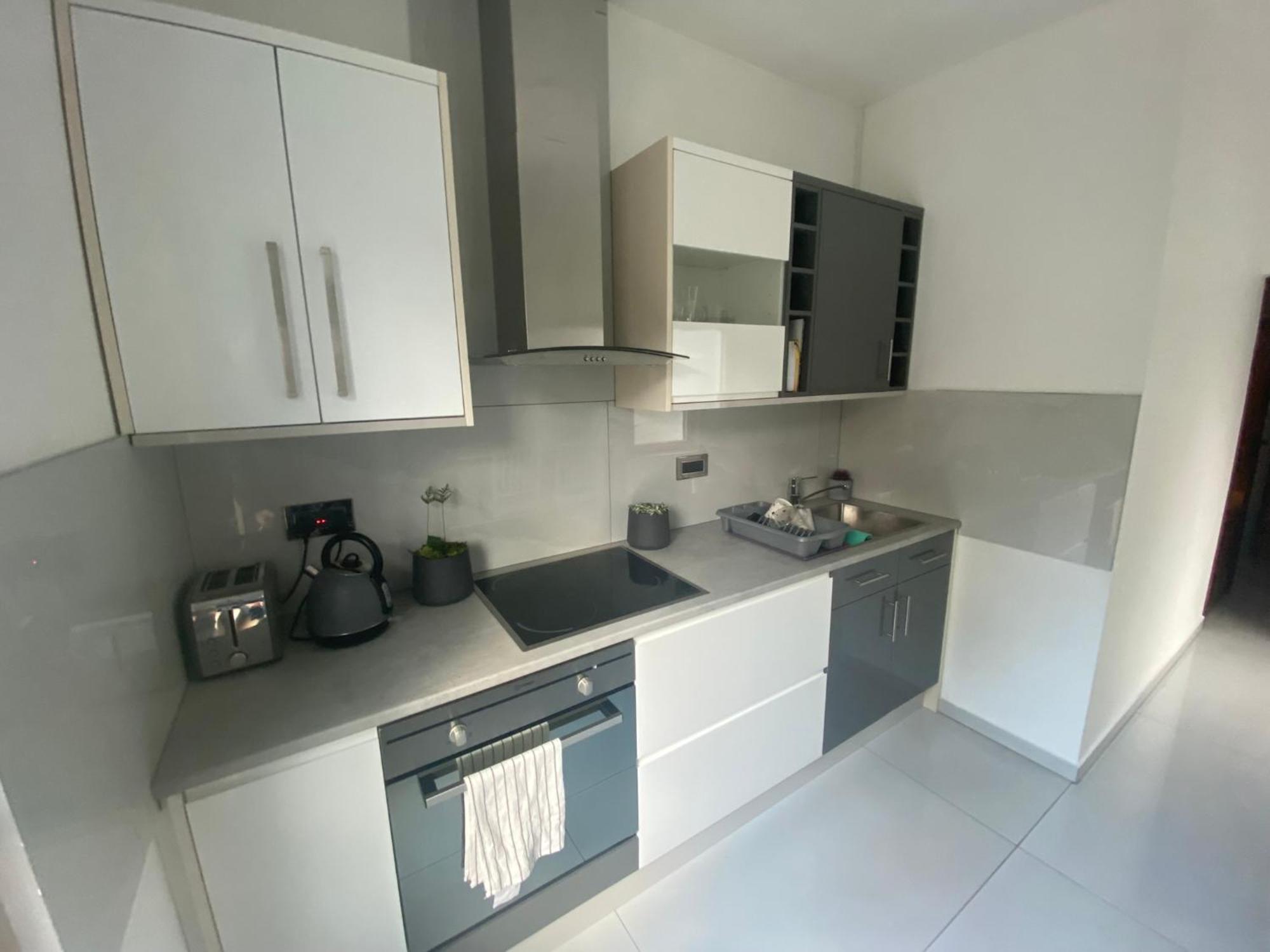 Lovely Spacious 2 Bed In Shepherds Bush Londres