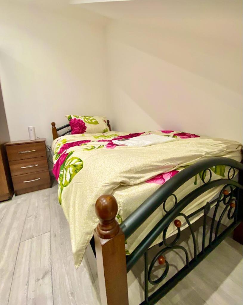 Hébergement de vacances Lovely One Bedroom Flat In With Car Park