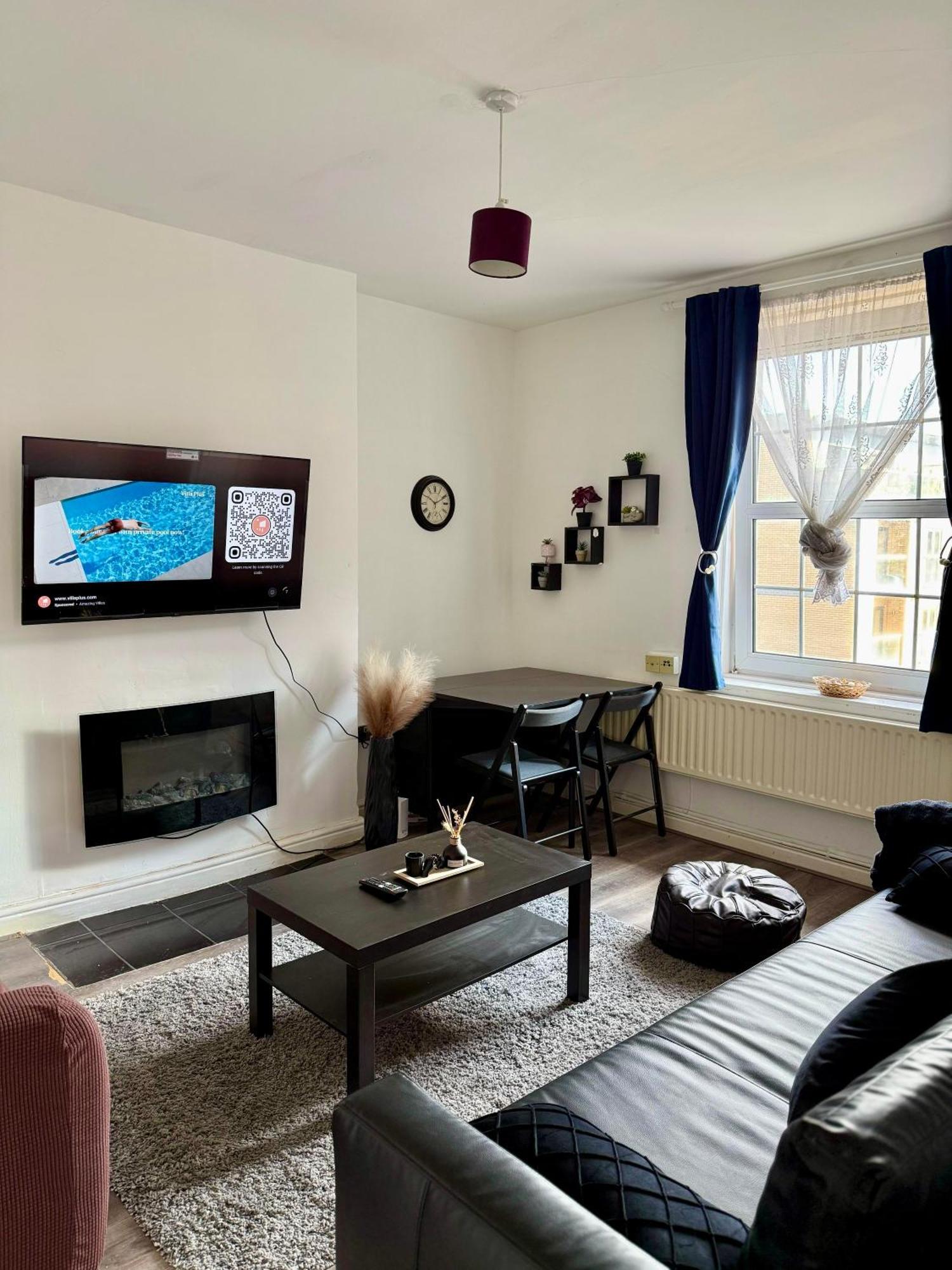 Modern Flat Overlooking Shoreditch * Londres