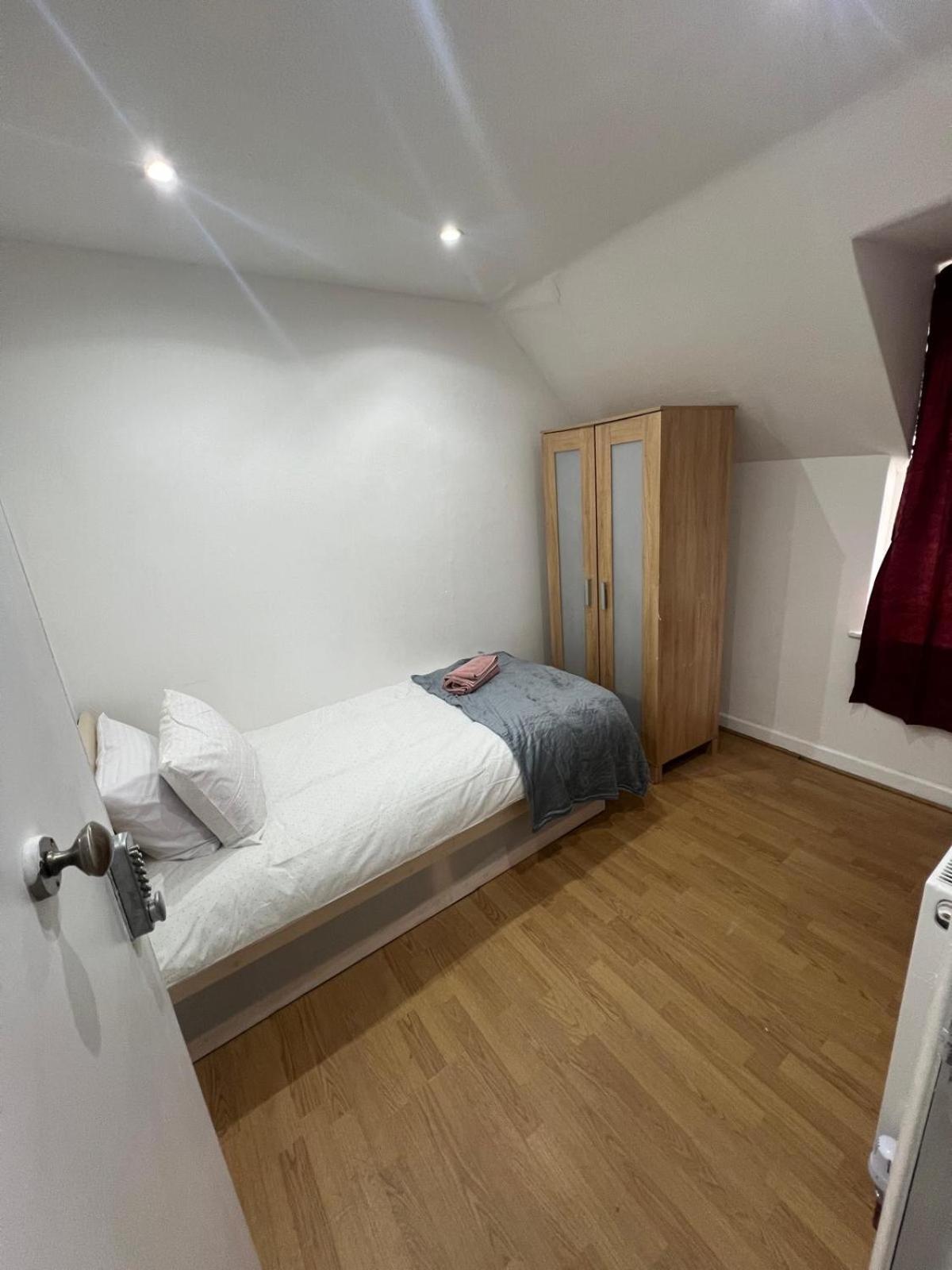 Gasthuis Good Priced Single In East Acton