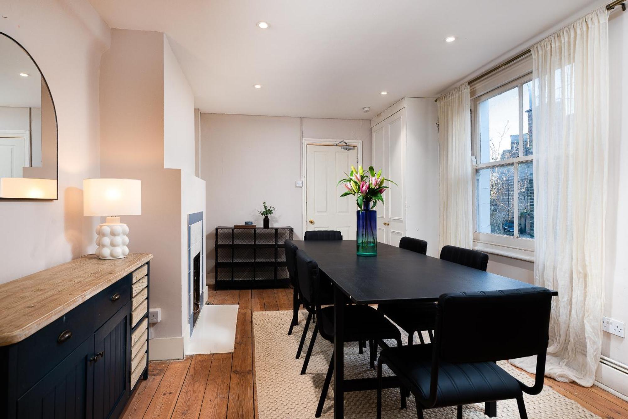 Vesto Three Bedroom Duplex In Clapham Londres