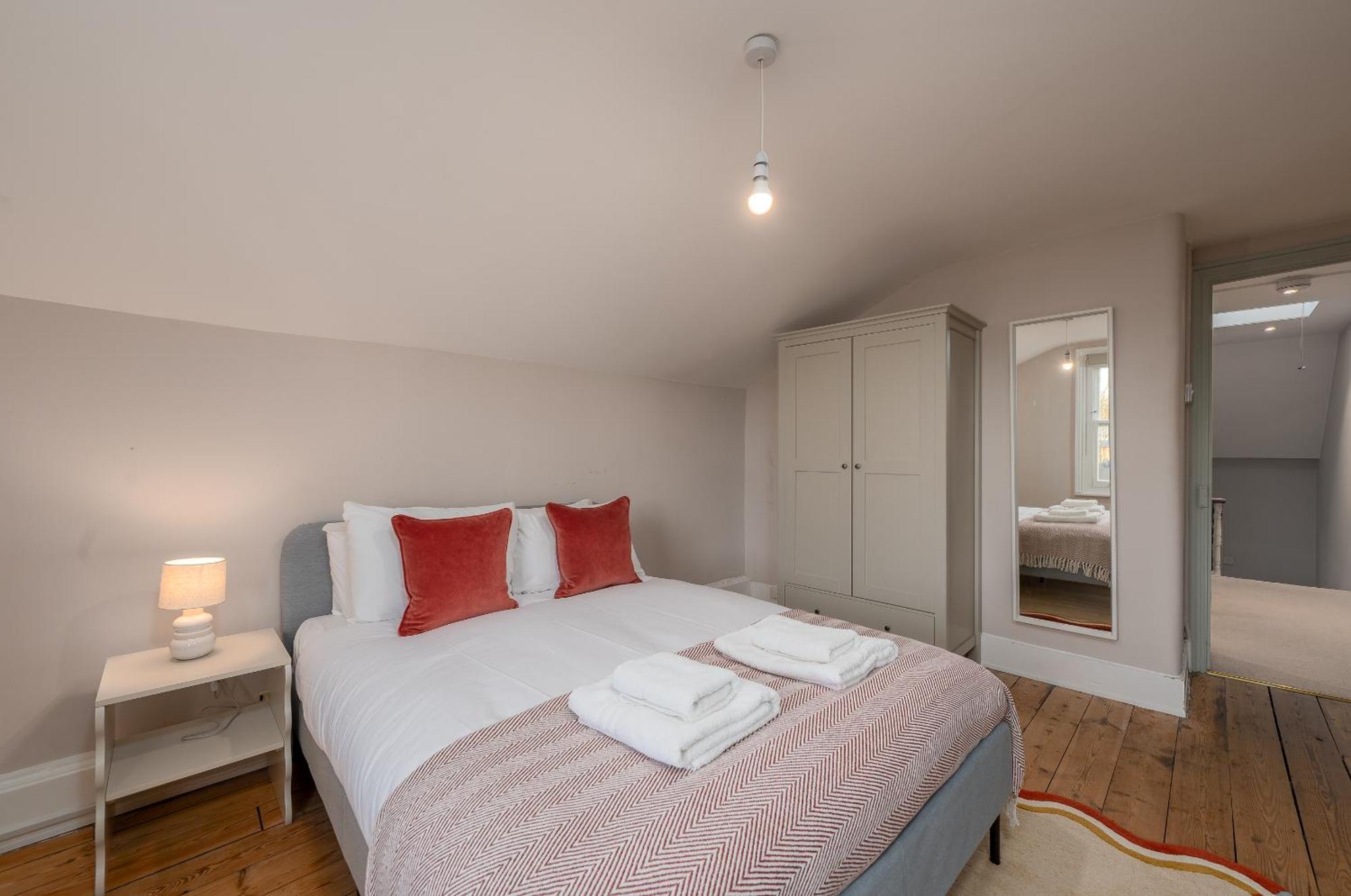 Vesto Three Bedroom Duplex In Clapham Londres