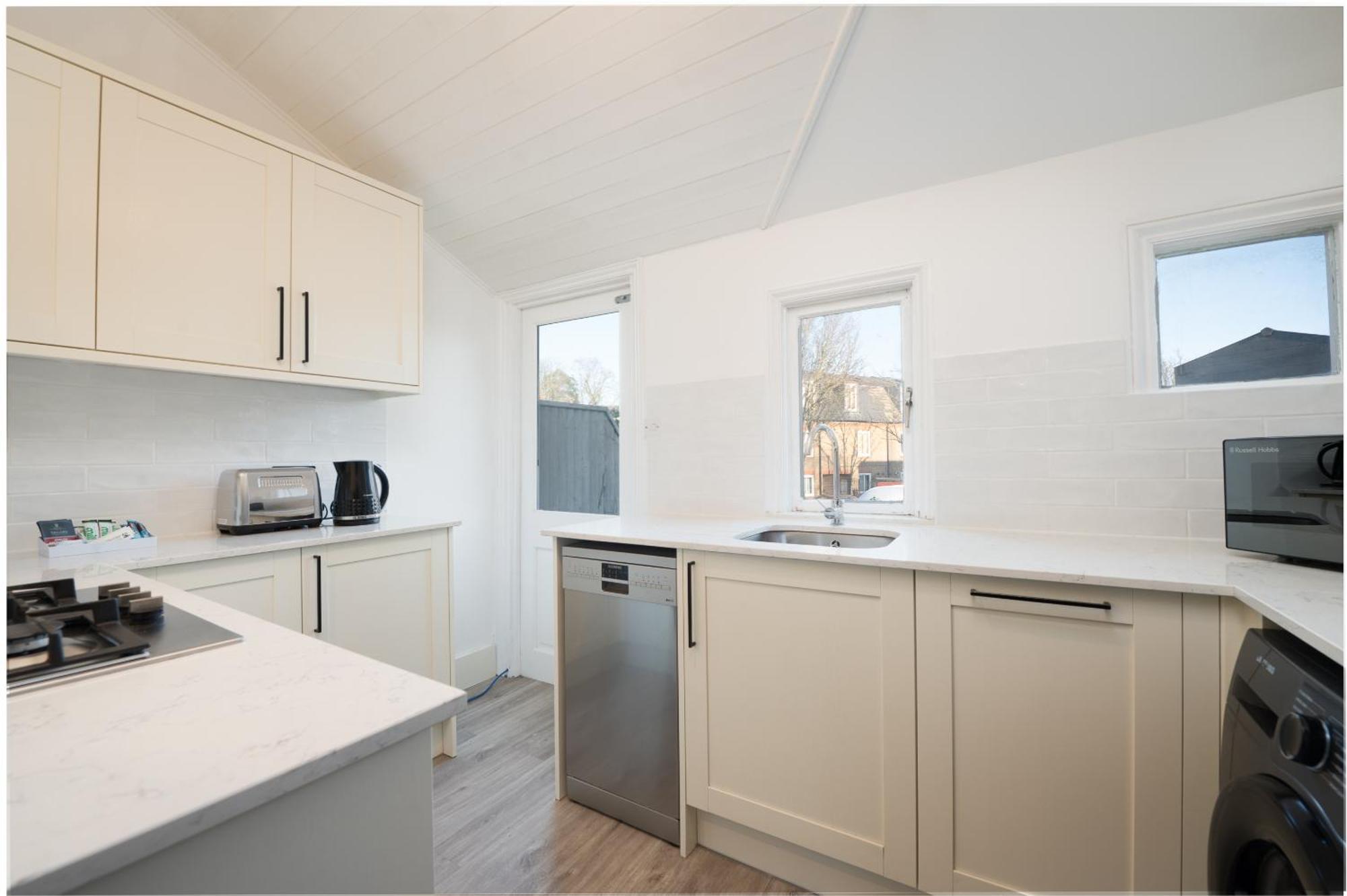 Vesto Three Bedroom Duplex In Clapham * Londres