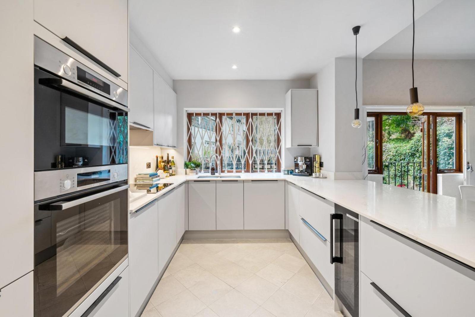 Luxurious 4 Bedroom In Kensington Hébergement de vacances Londres