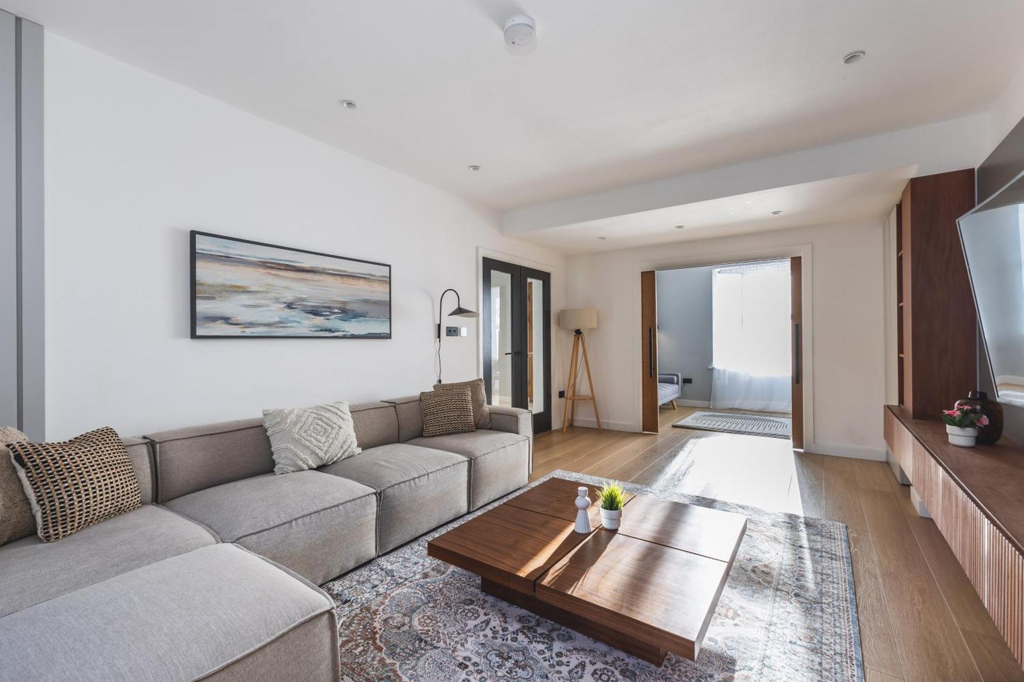 Upscale House In Acton East Londres
