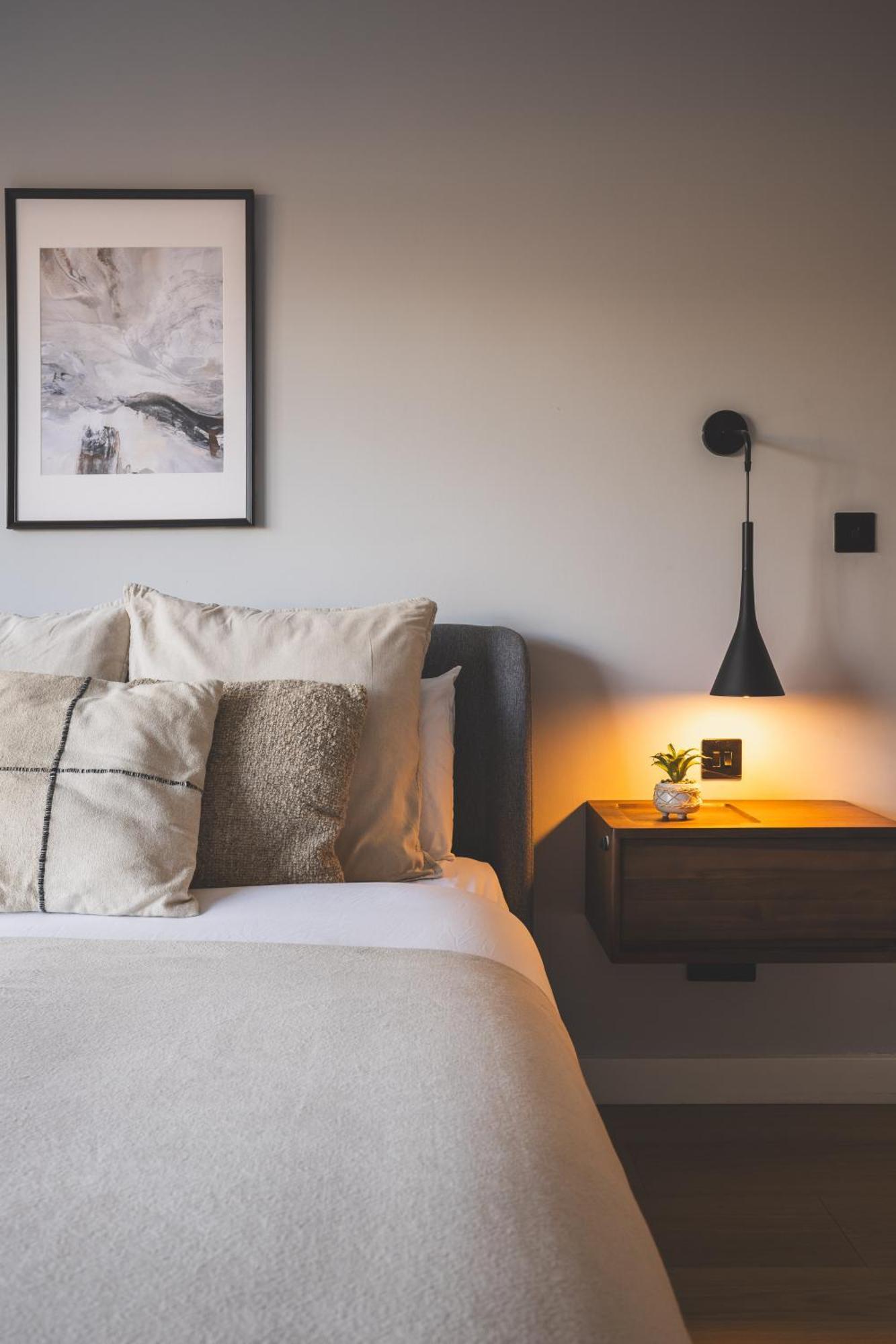 Upscale House In Acton East Londres